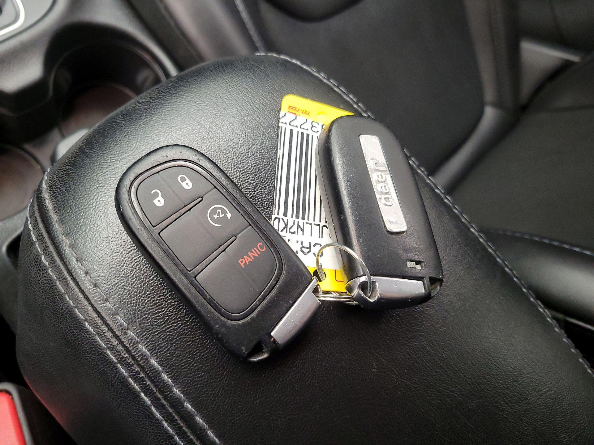 Thumbnail: 2019 Jeep Cherokee - 20