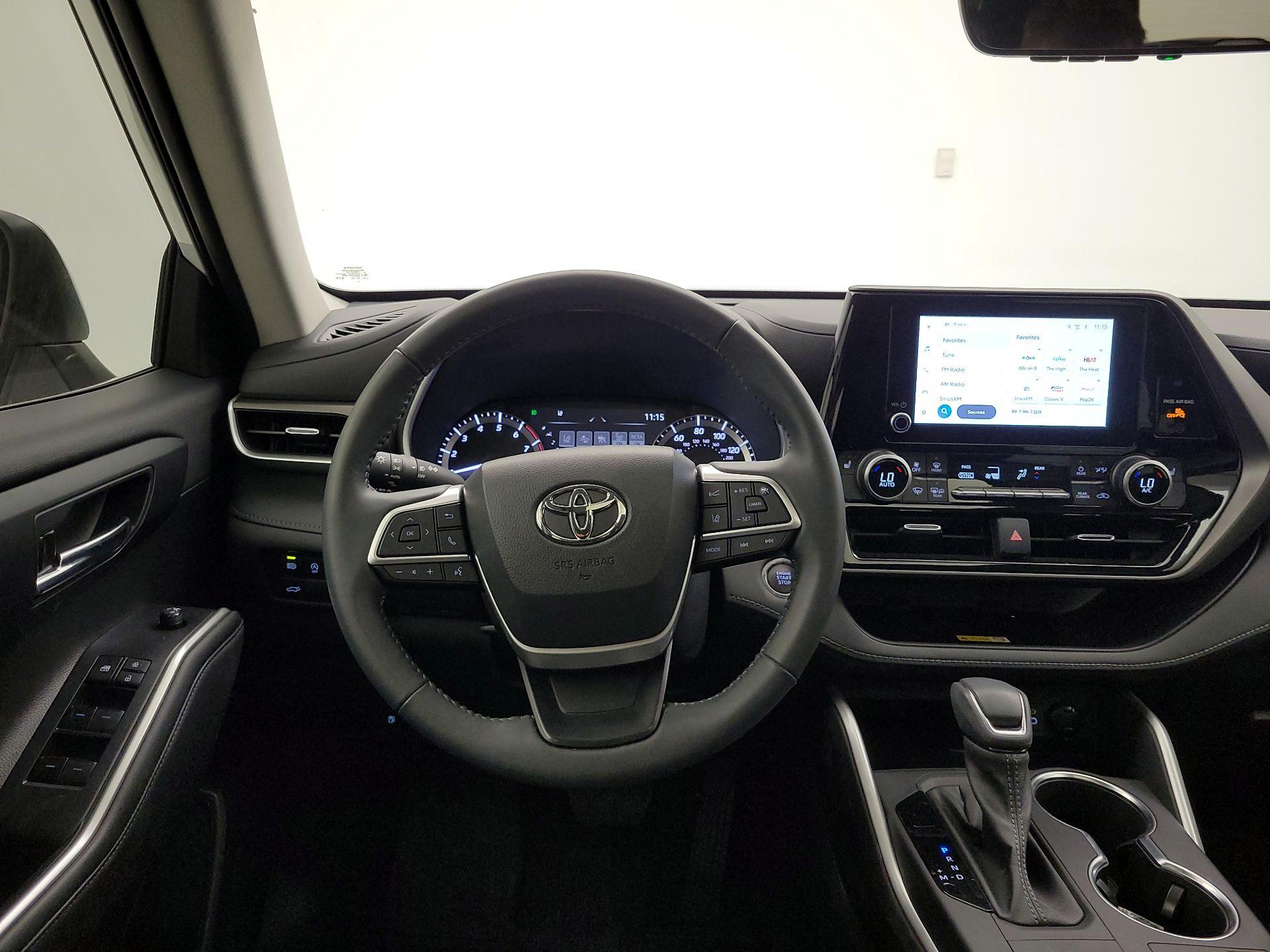 Thumbnail: 2023 Toyota Highlander - 10