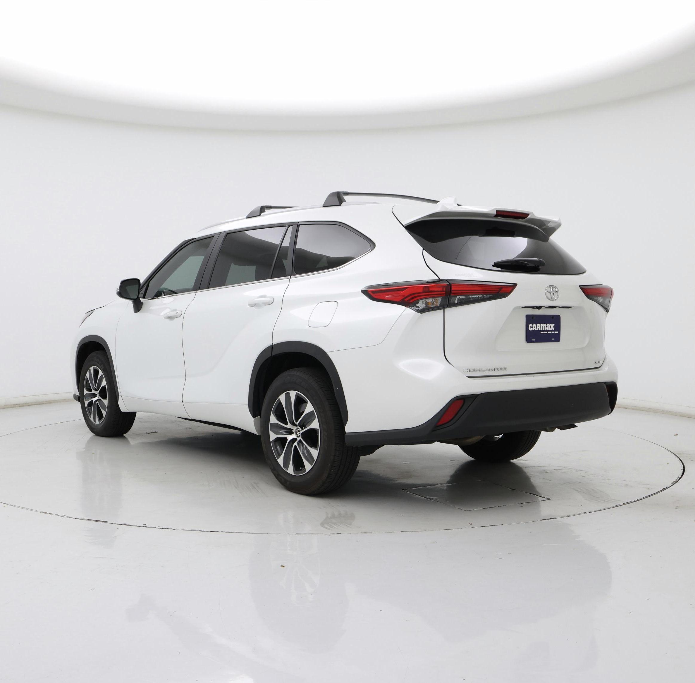 Thumbnail: 2023 Toyota Highlander - 2