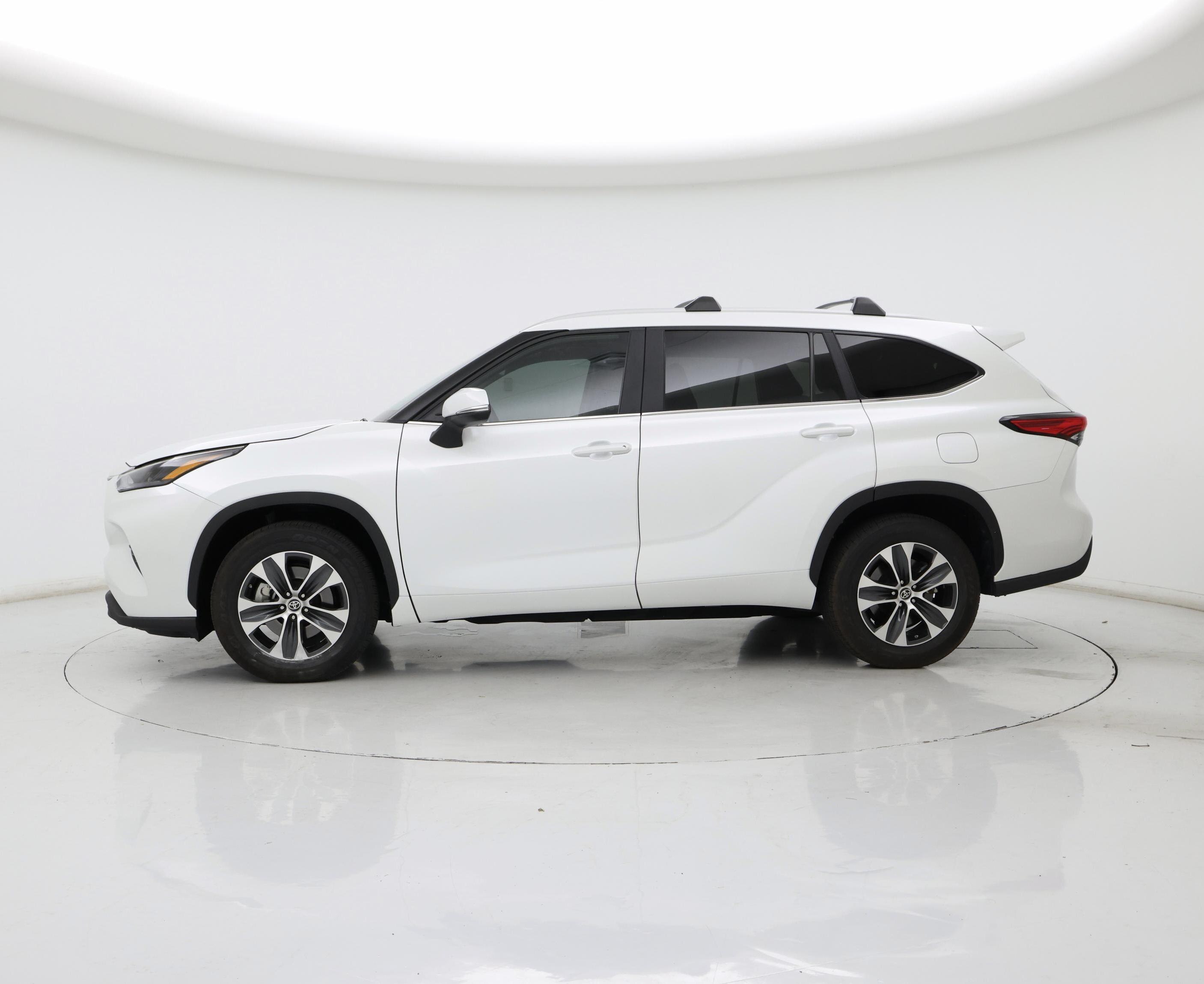 Thumbnail: 2023 Toyota Highlander - 3