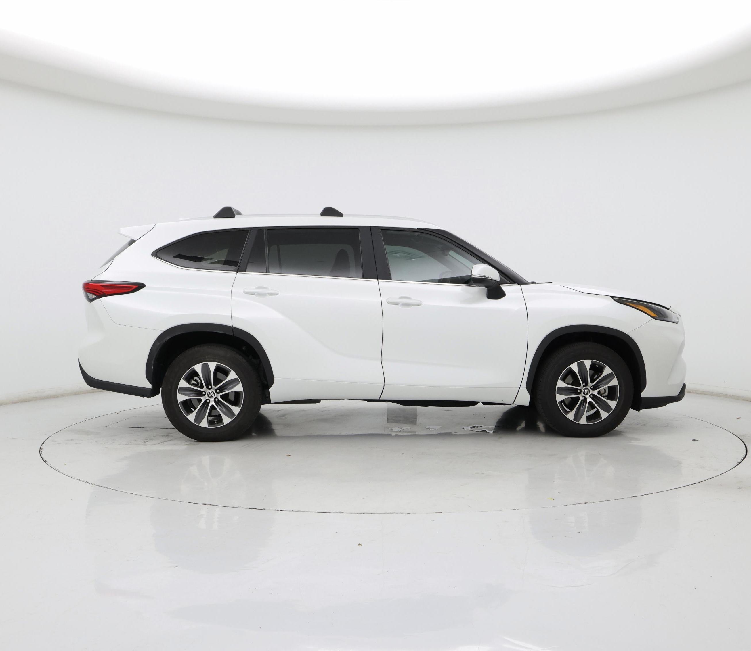 Thumbnail: 2023 Toyota Highlander - 7