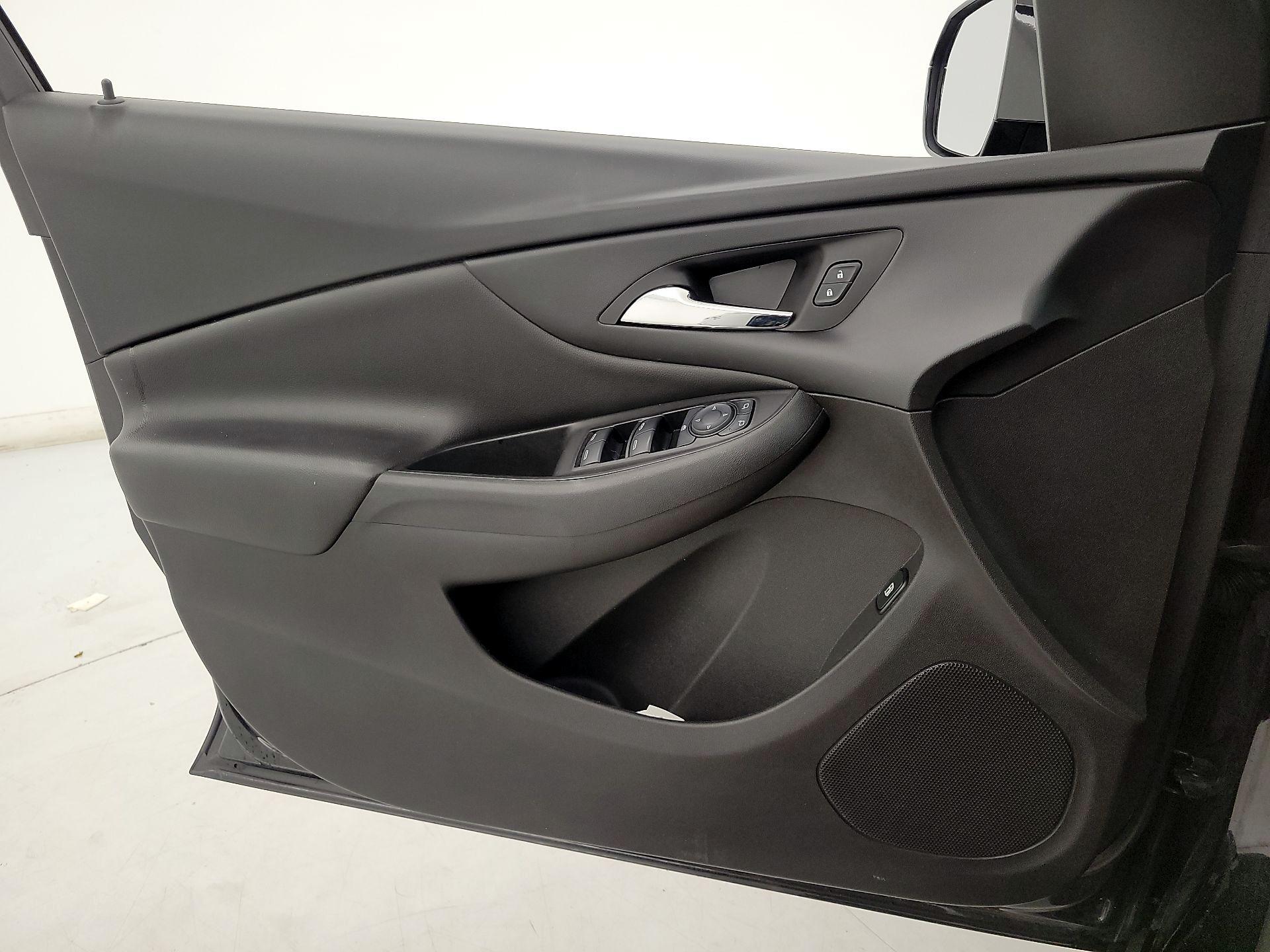 Thumbnail: 2017 Chevrolet Volt - 12
