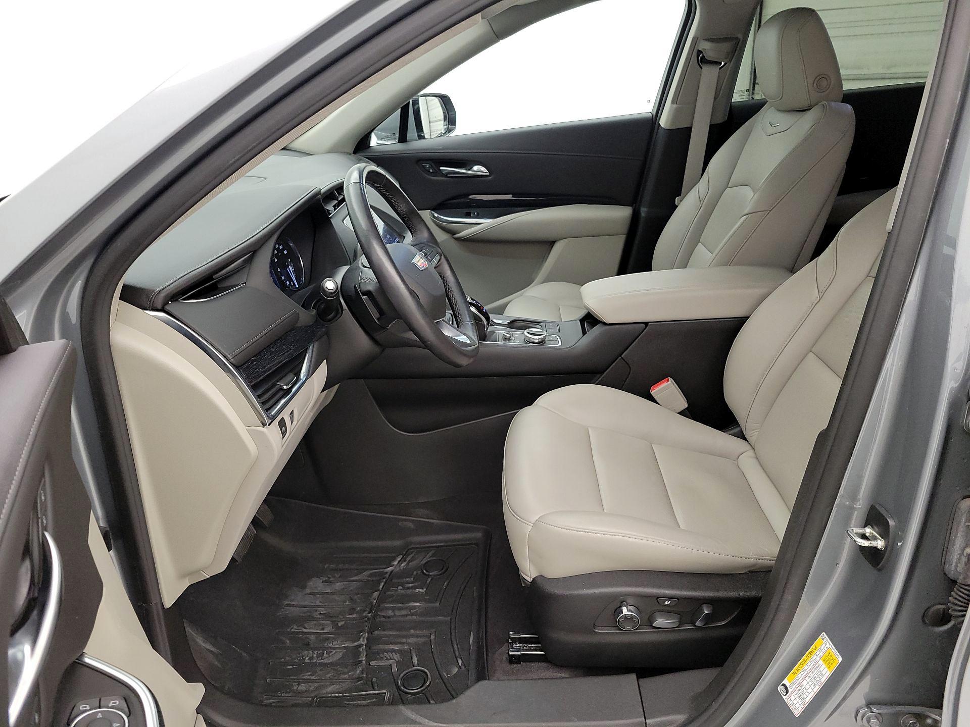 Thumbnail: 2023 Cadillac XT4 - 11