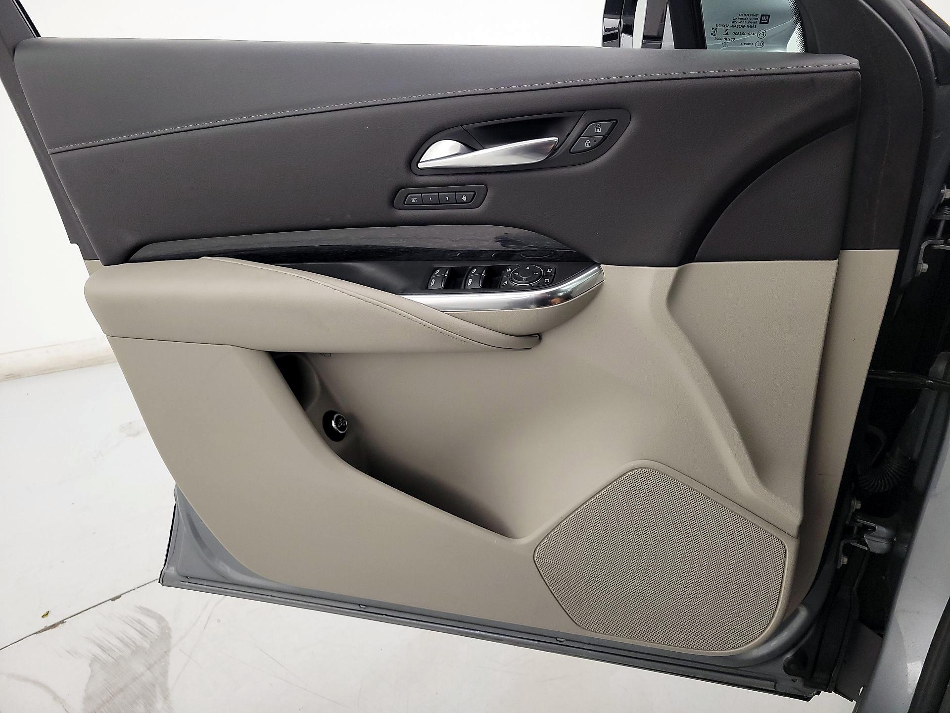 Thumbnail: 2023 Cadillac XT4 - 12