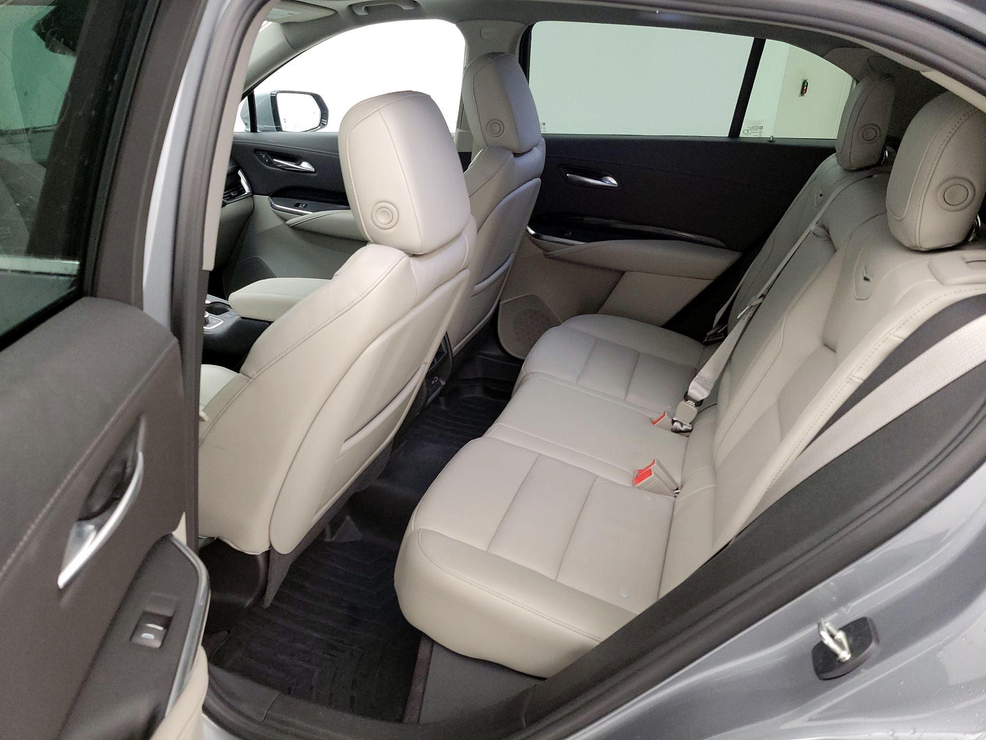 Thumbnail: 2023 Cadillac XT4 - 17