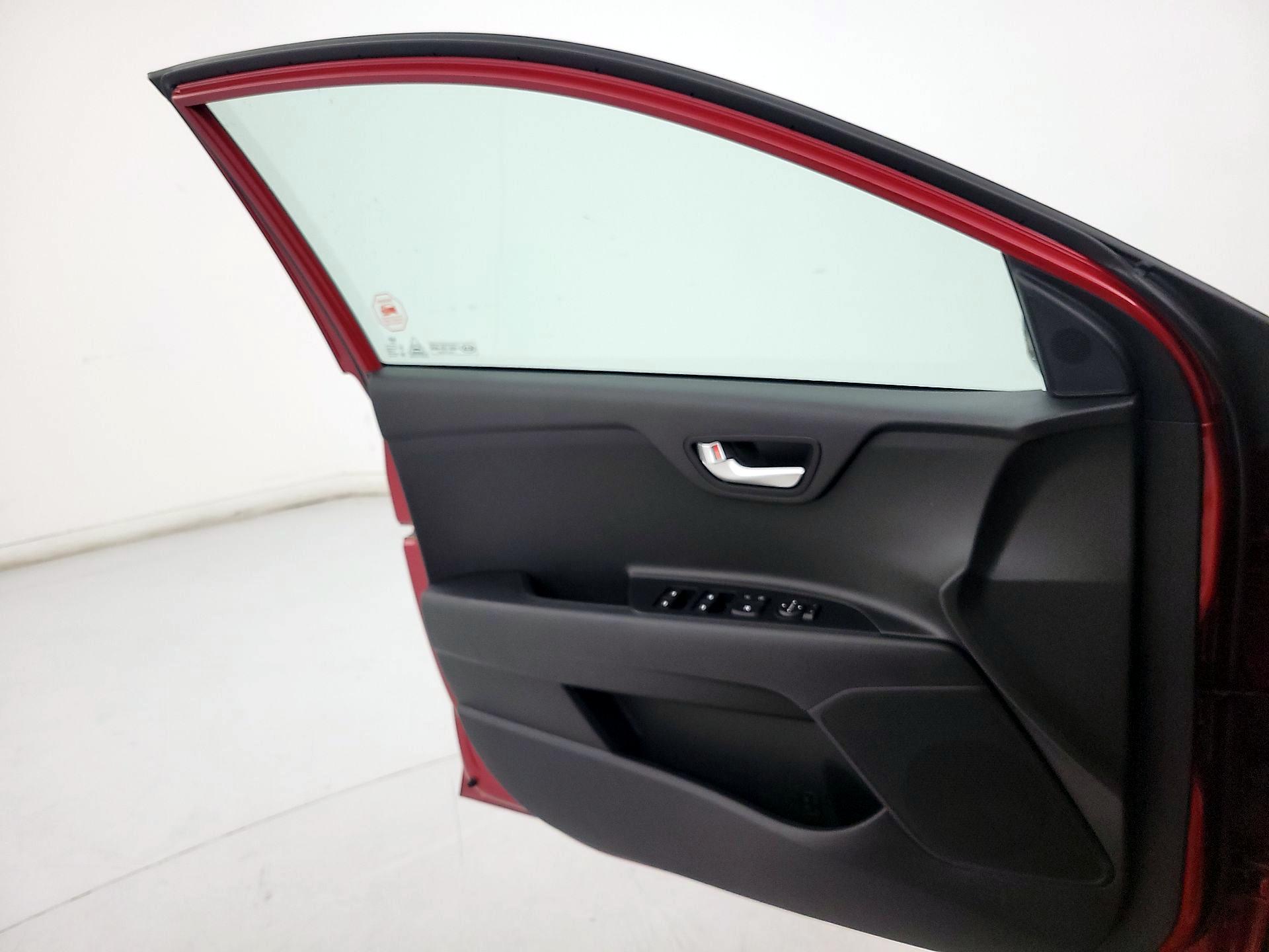 Thumbnail: 2020 Kia Rio - 12