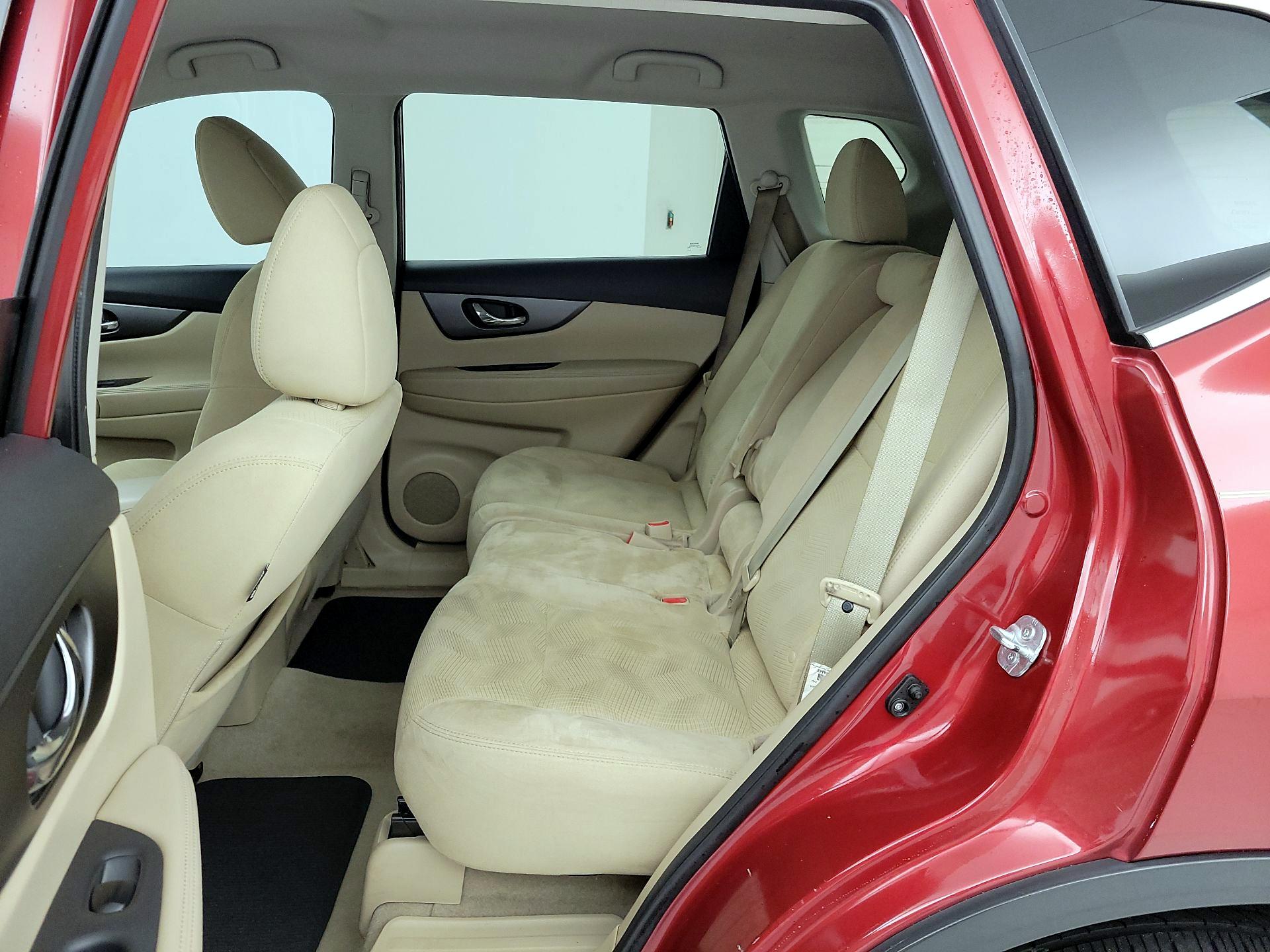 Thumbnail: 2015 Nissan Rogue - 16