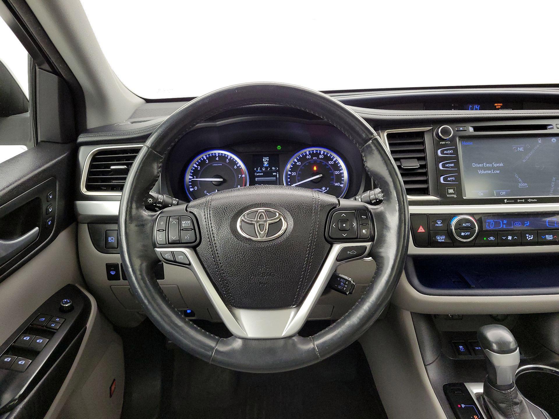 Thumbnail: 2016 Toyota Highlander - 10