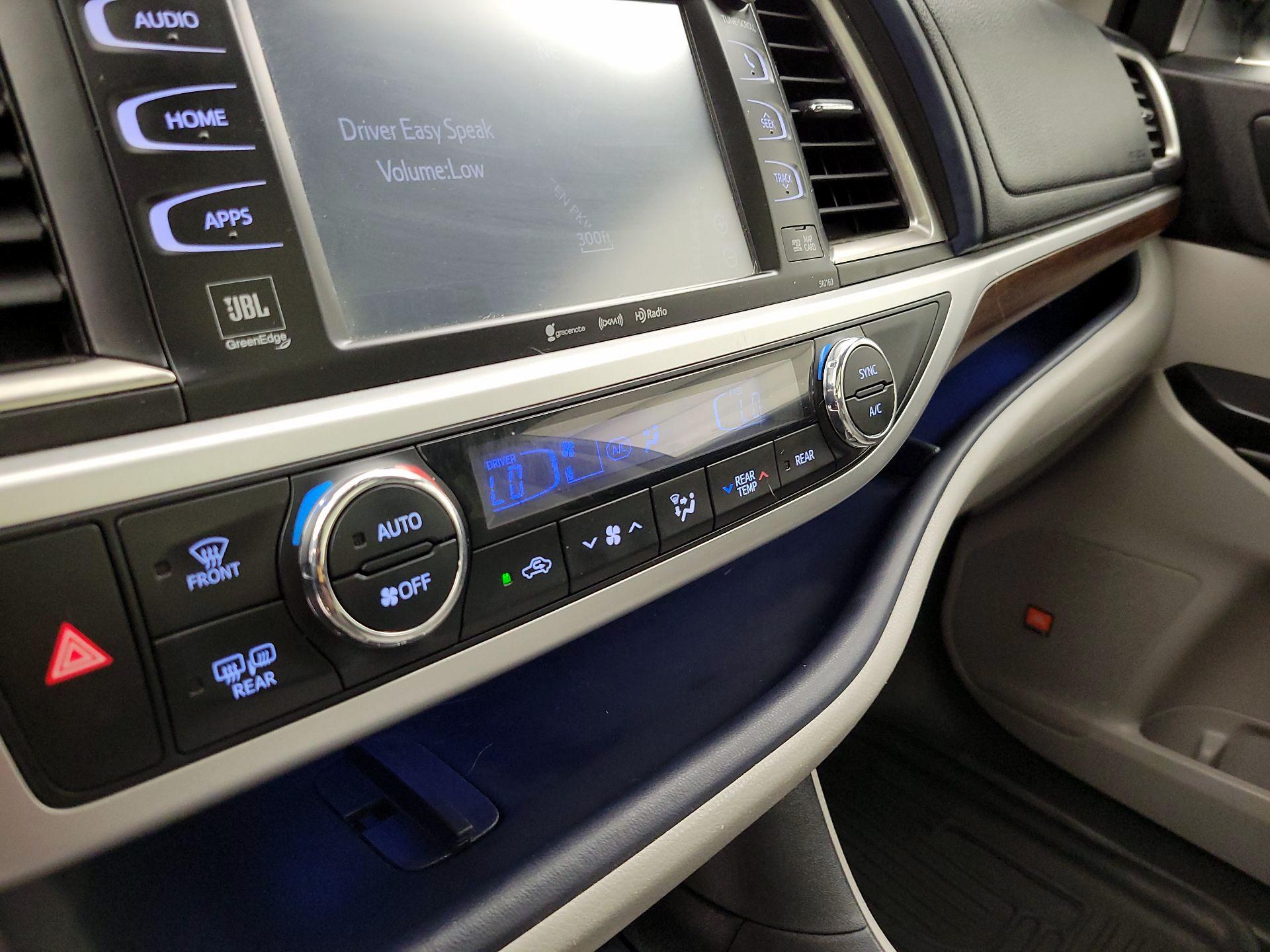 Thumbnail: 2016 Toyota Highlander - 14