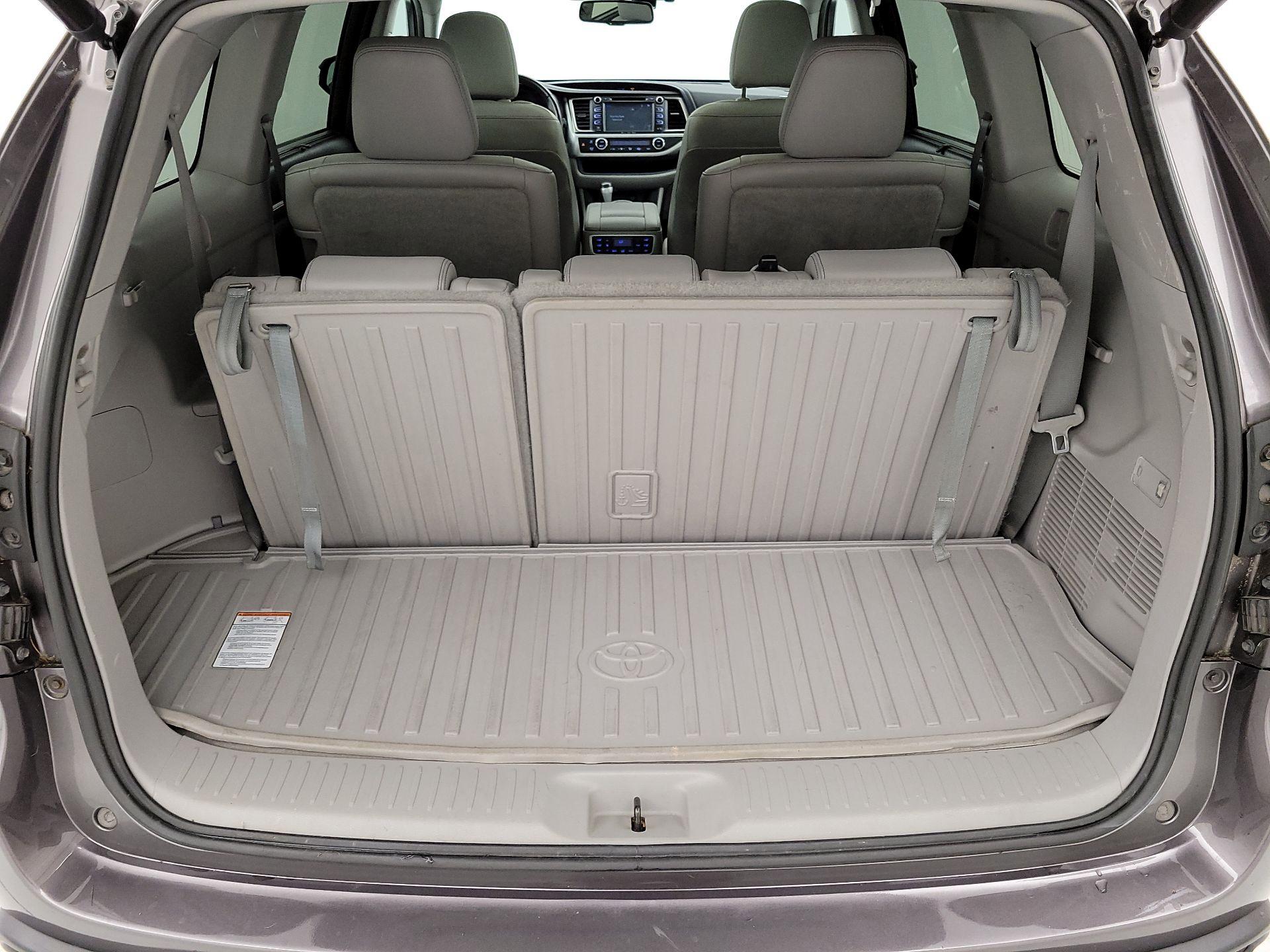 Thumbnail: 2016 Toyota Highlander - 16