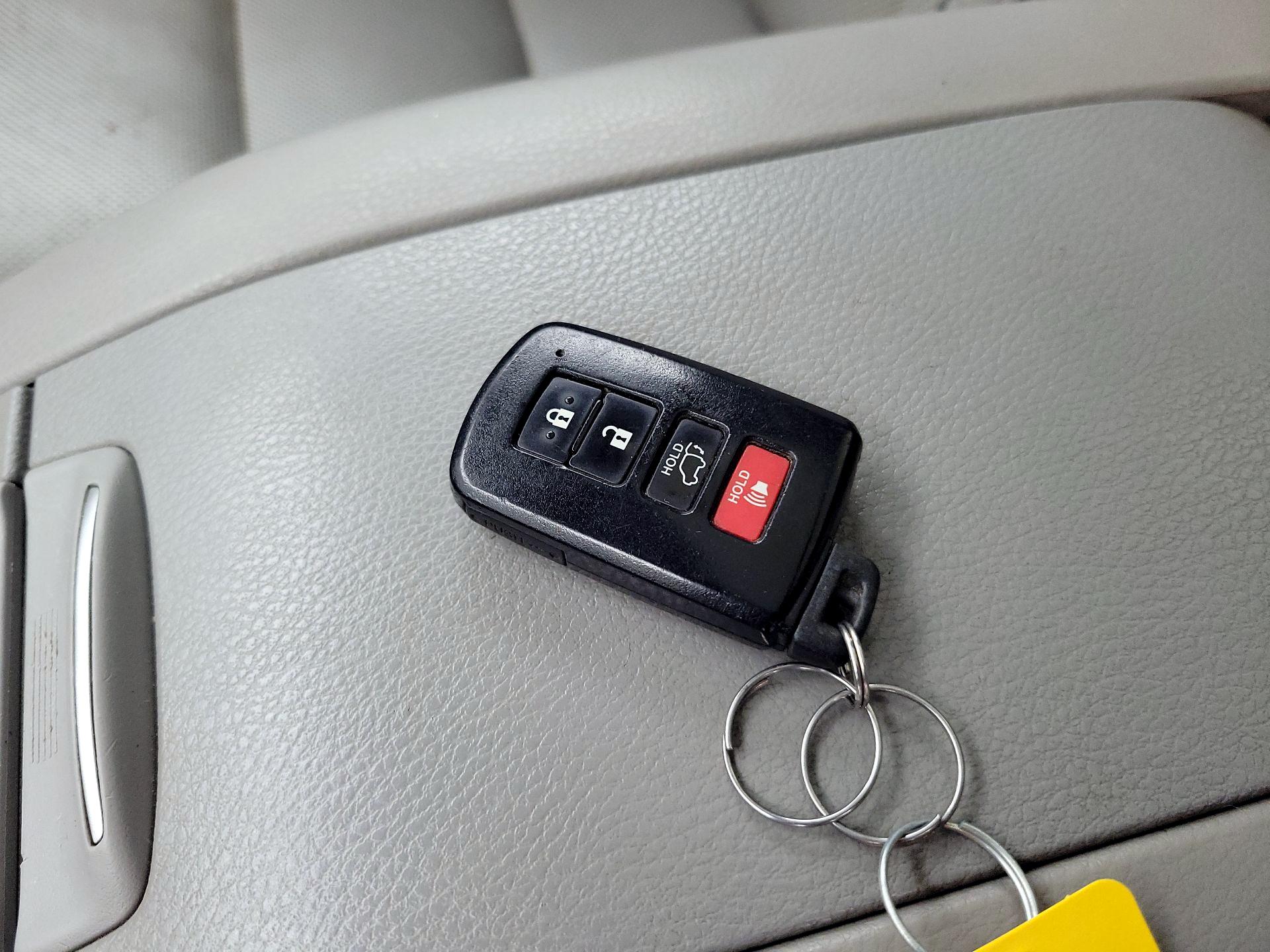 Thumbnail: 2016 Toyota Highlander - 18