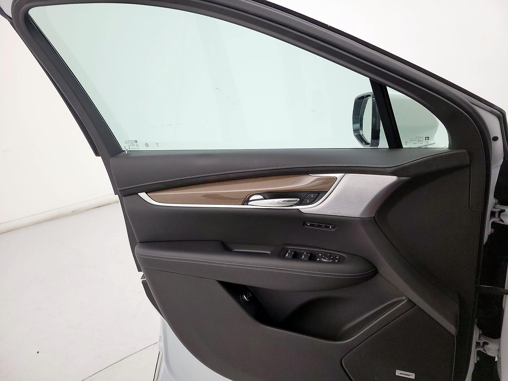 Thumbnail: 2023 Cadillac XT6 - 12