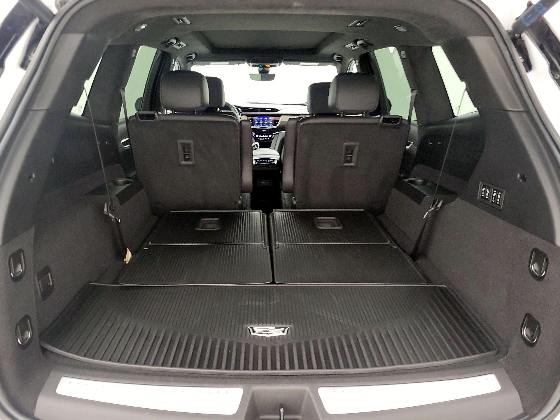 Thumbnail: 2023 Cadillac XT6 - 16