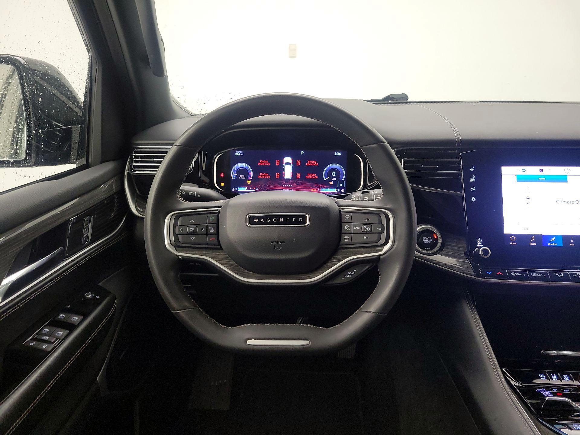 Thumbnail: 2022 Jeep Wagoneer - 10