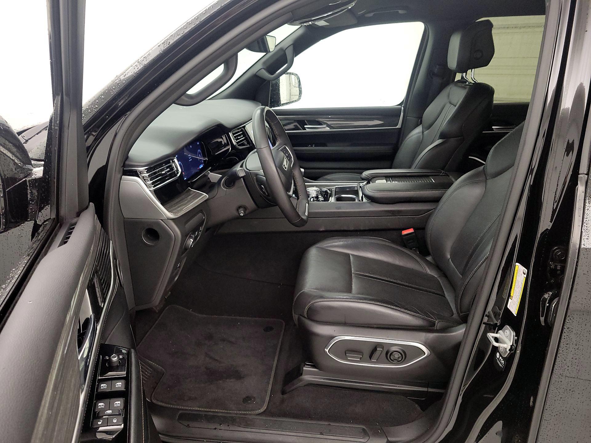 Thumbnail: 2022 Jeep Wagoneer - 11