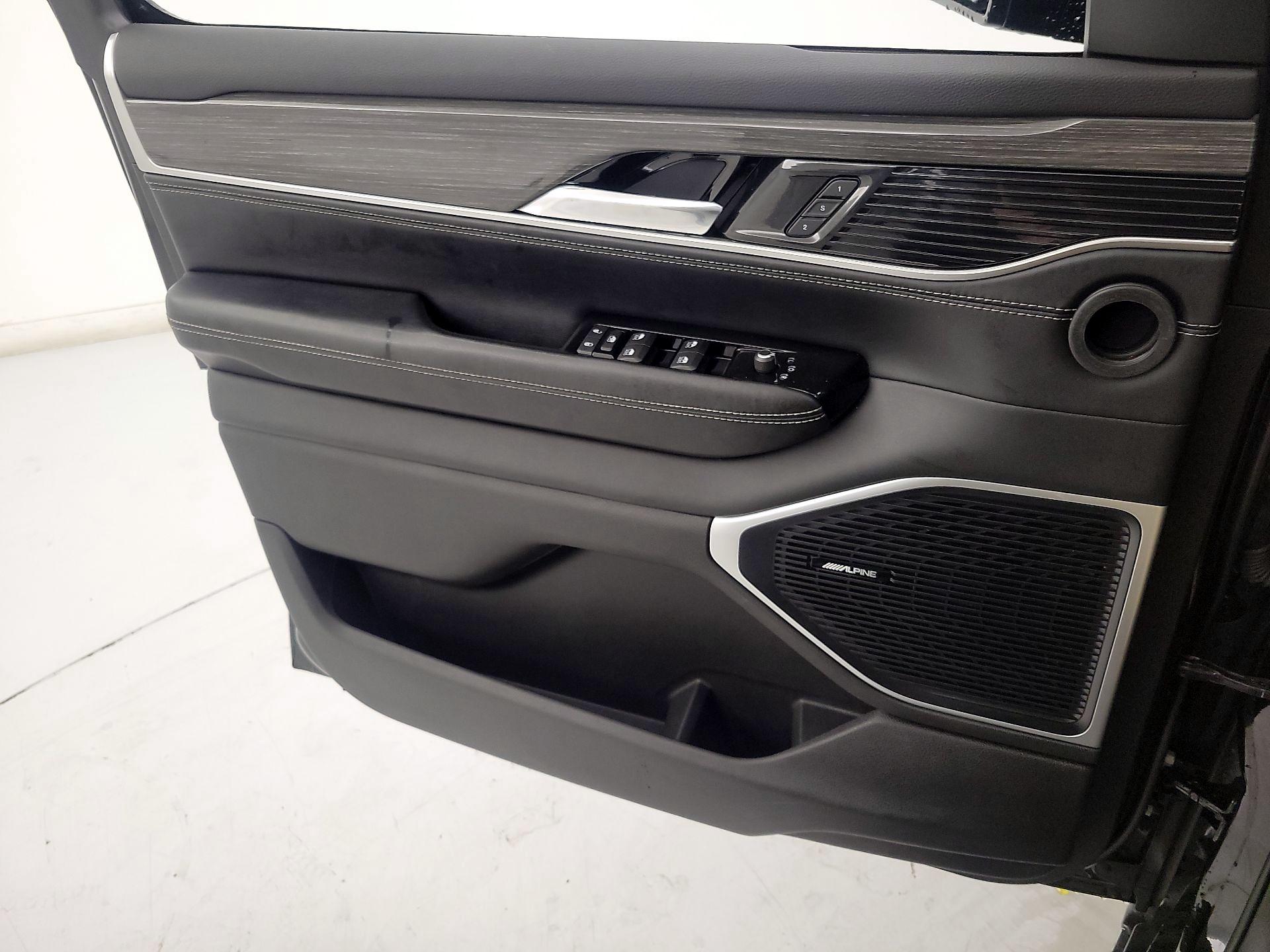 Thumbnail: 2022 Jeep Wagoneer - 12