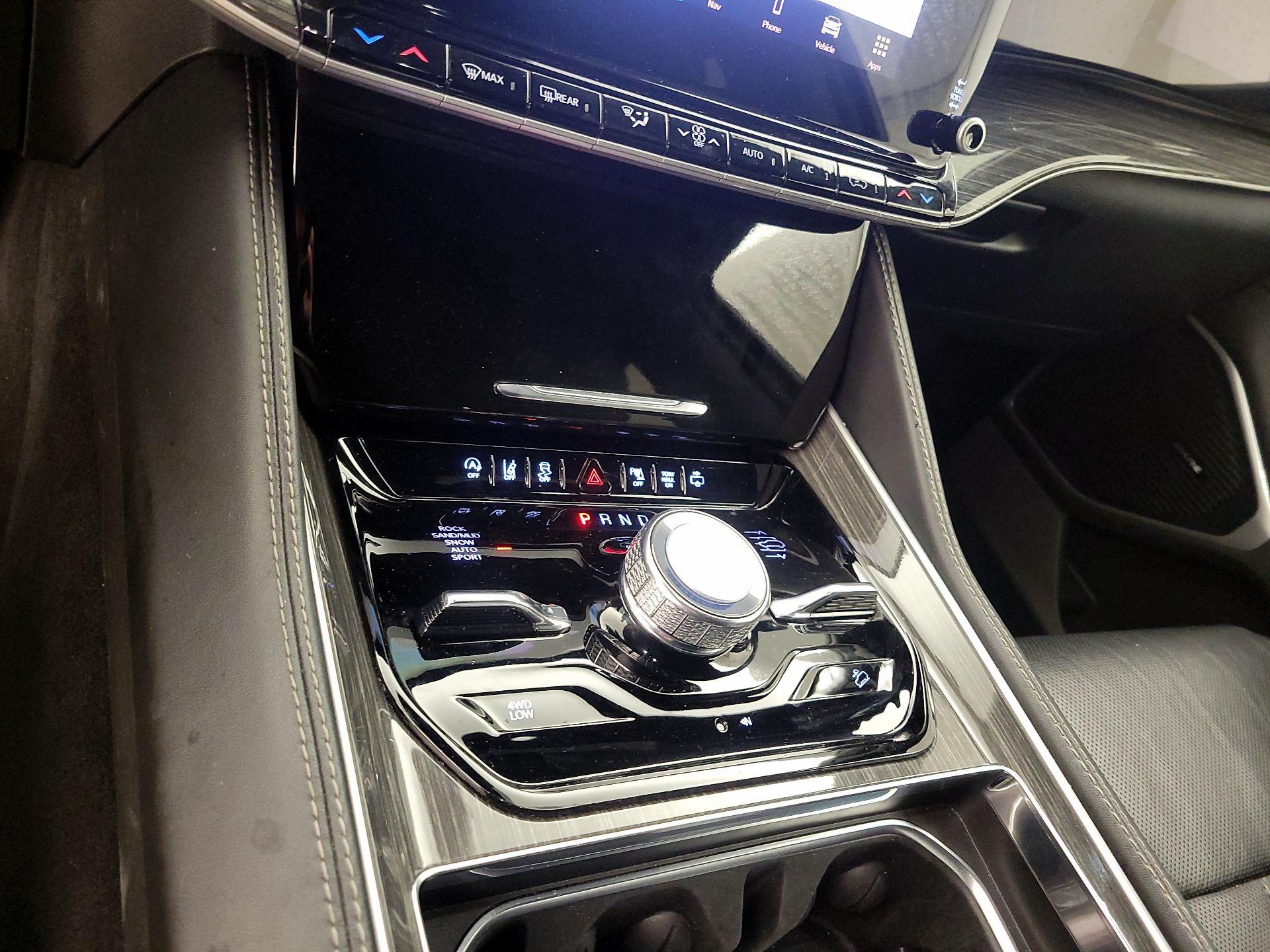 Thumbnail: 2022 Jeep Wagoneer - 16