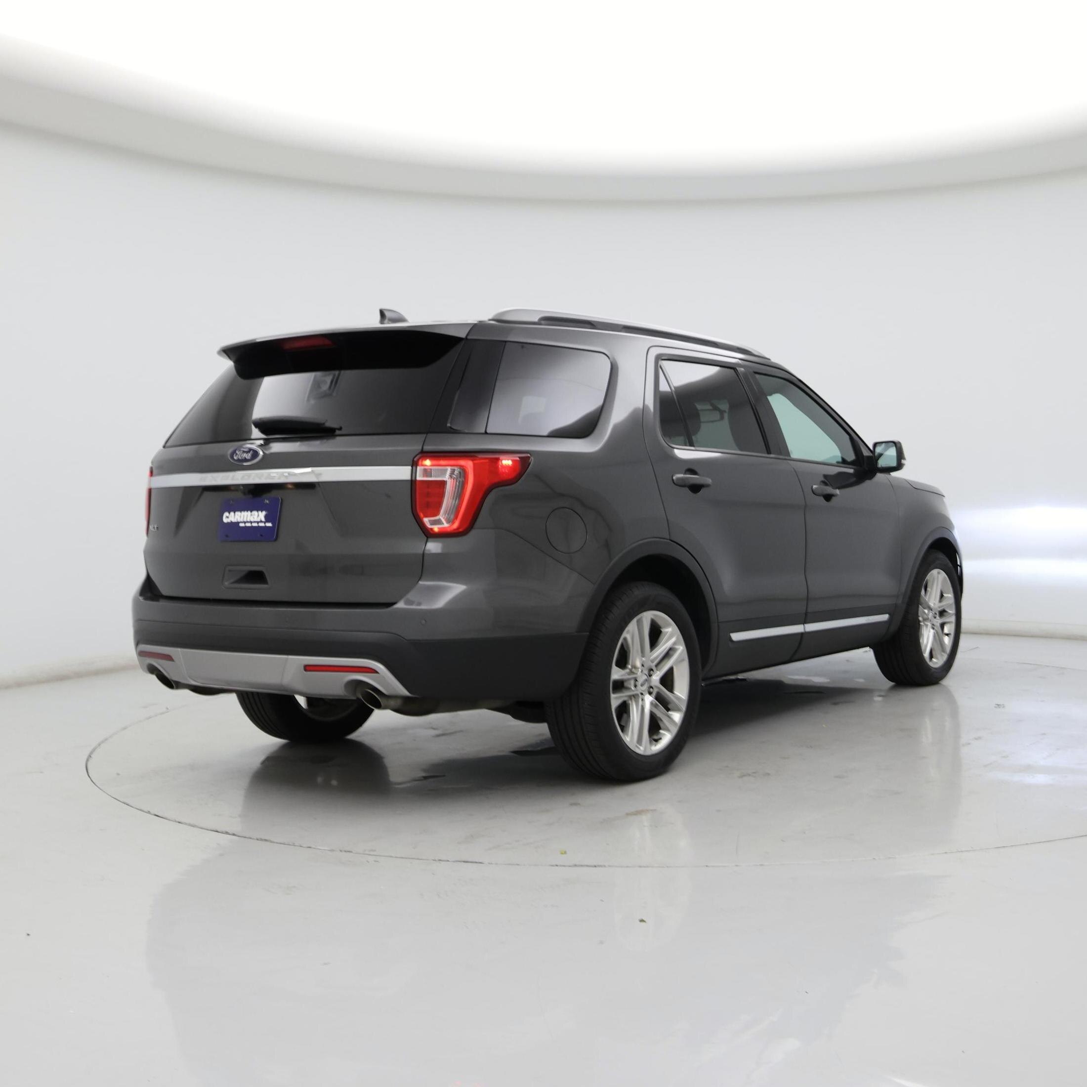 Thumbnail: 2017 Ford Explorer - 8