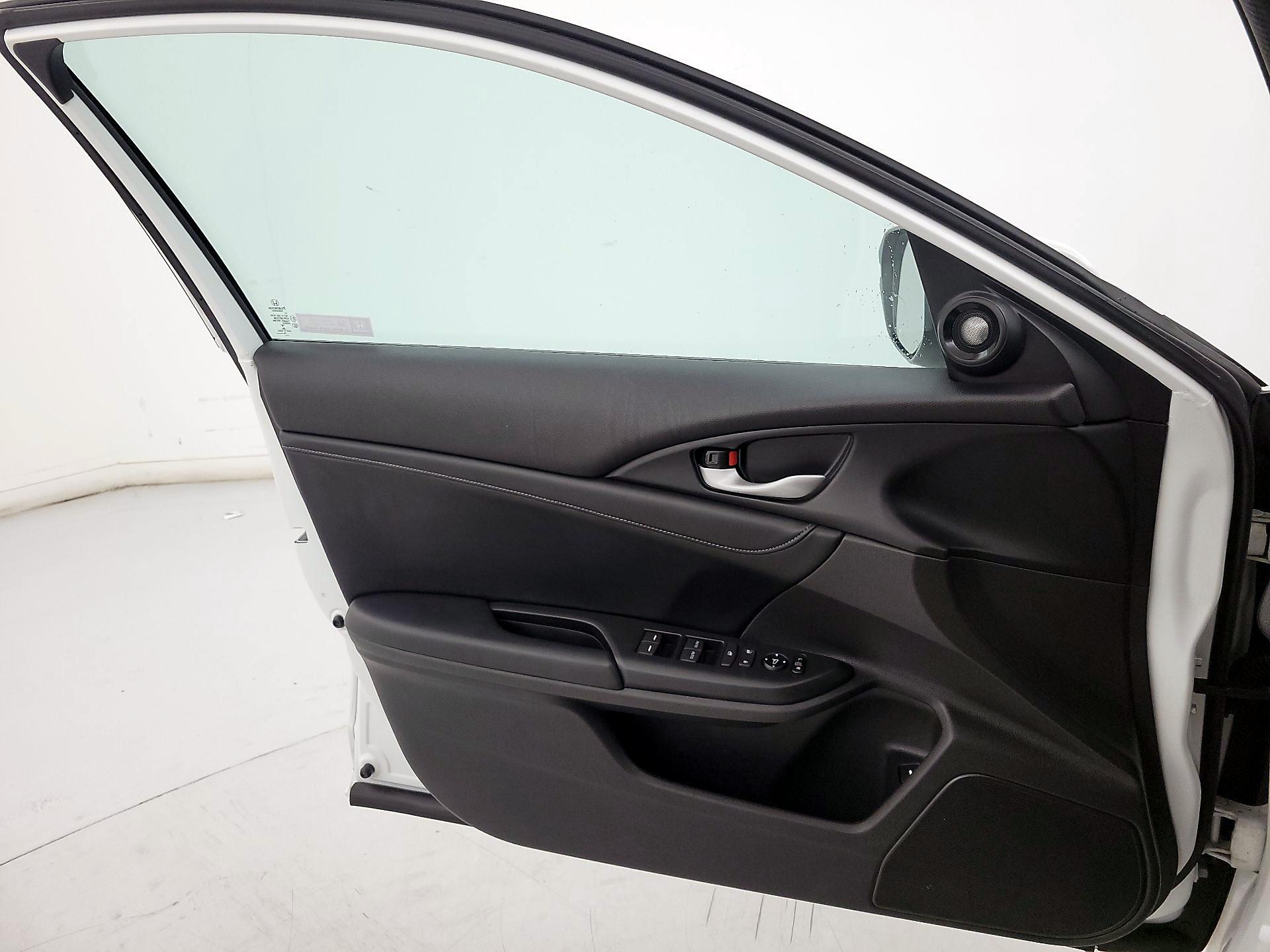 Thumbnail: 2020 Honda Insight - 12