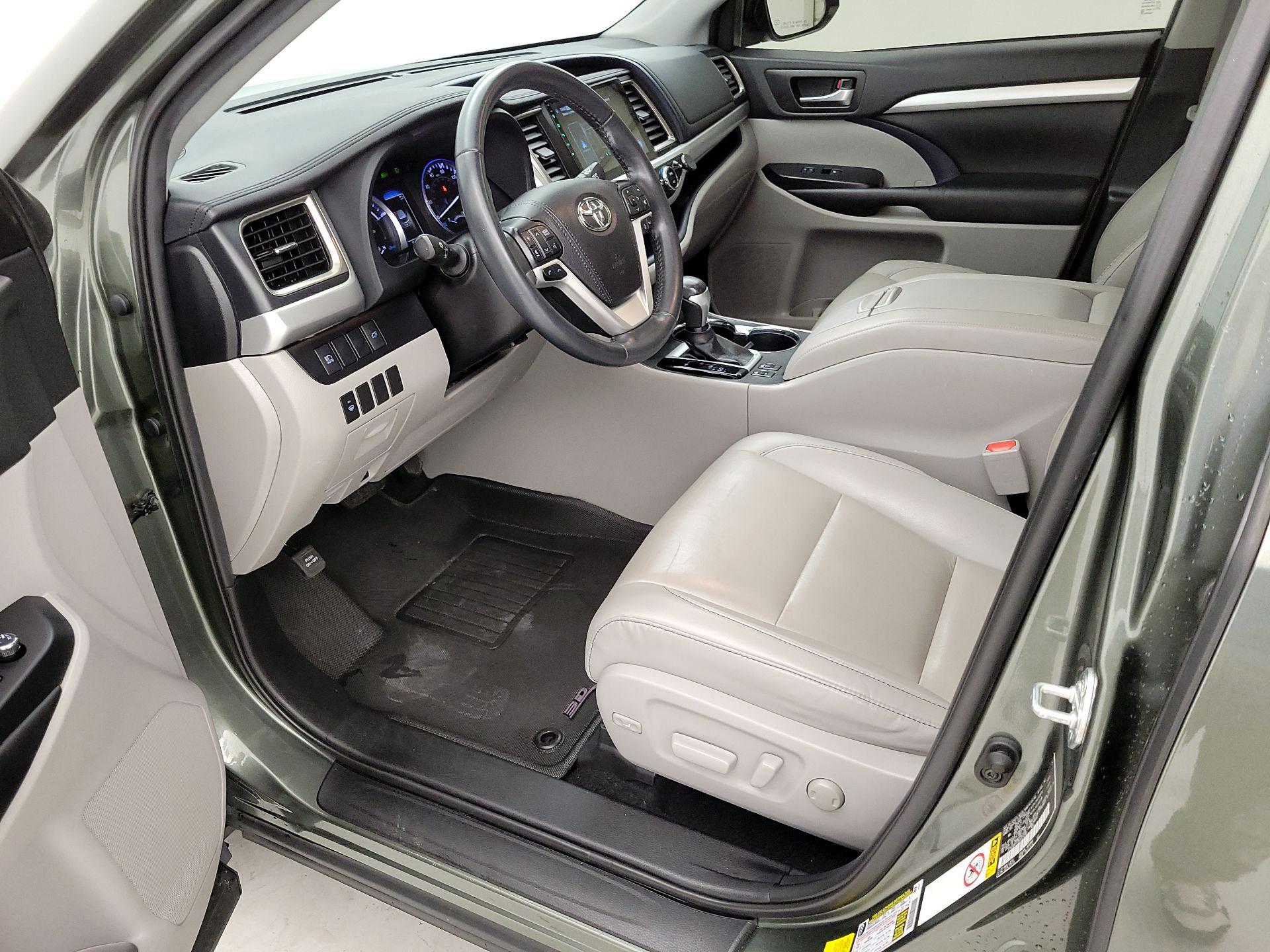 Thumbnail: 2019 Toyota Highlander - 11