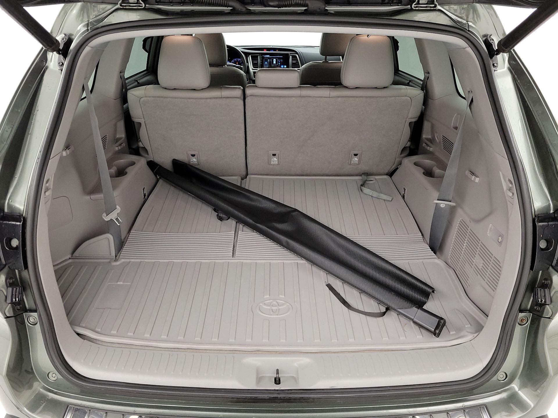 Thumbnail: 2019 Toyota Highlander - 16