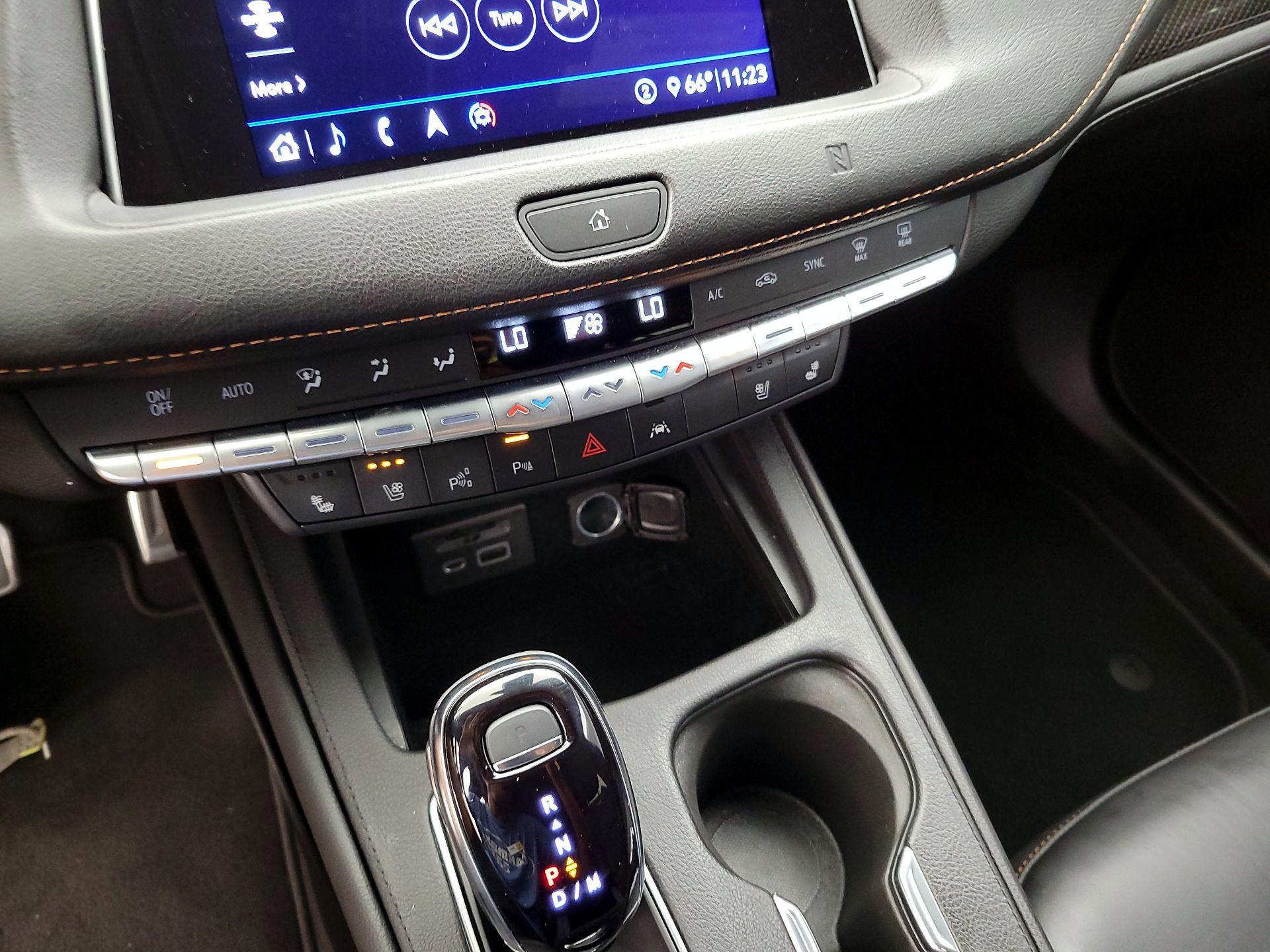 Thumbnail: 2020 Cadillac XT4 - 16