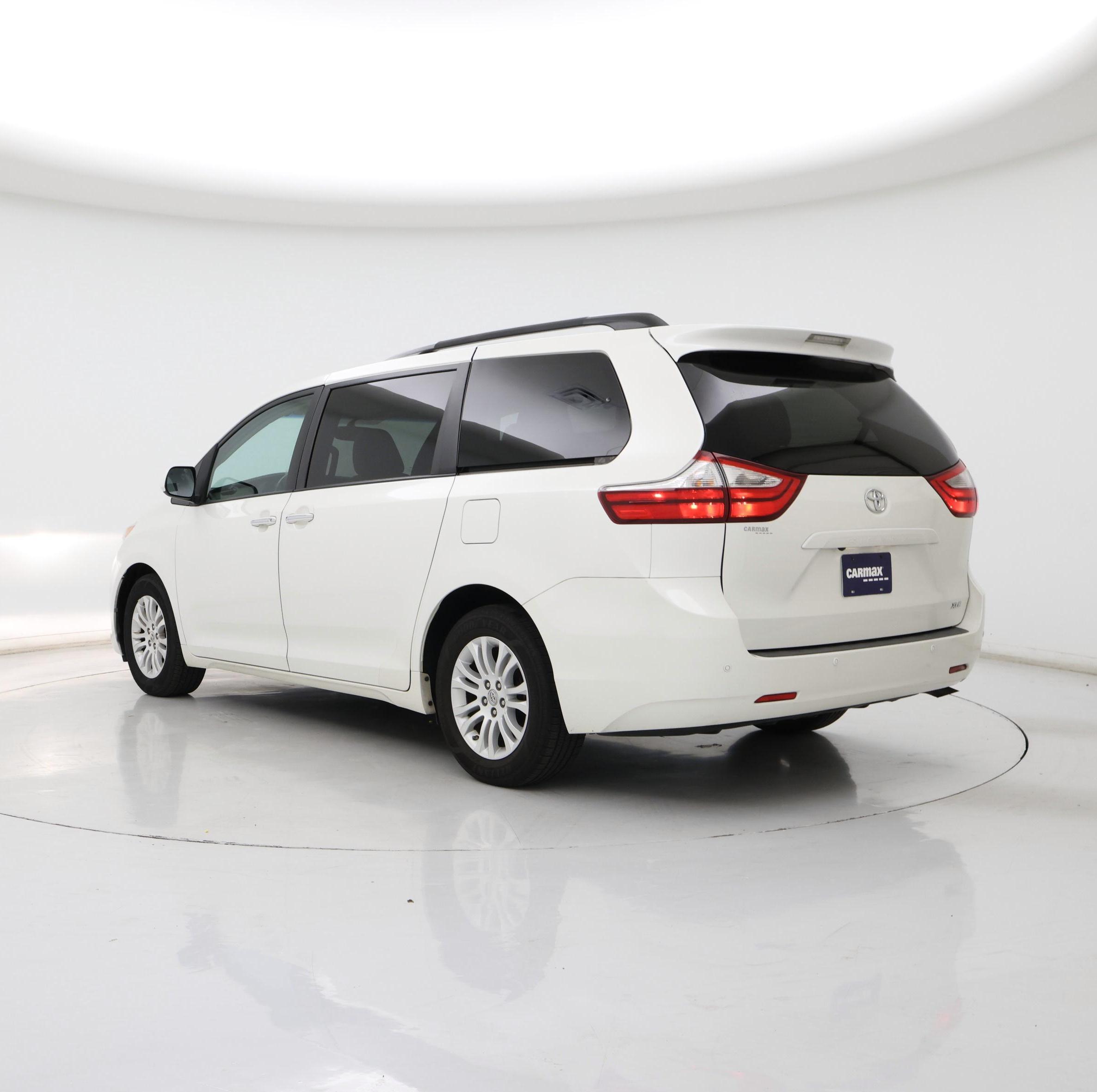 Thumbnail: 2017 Toyota Sienna - 2
