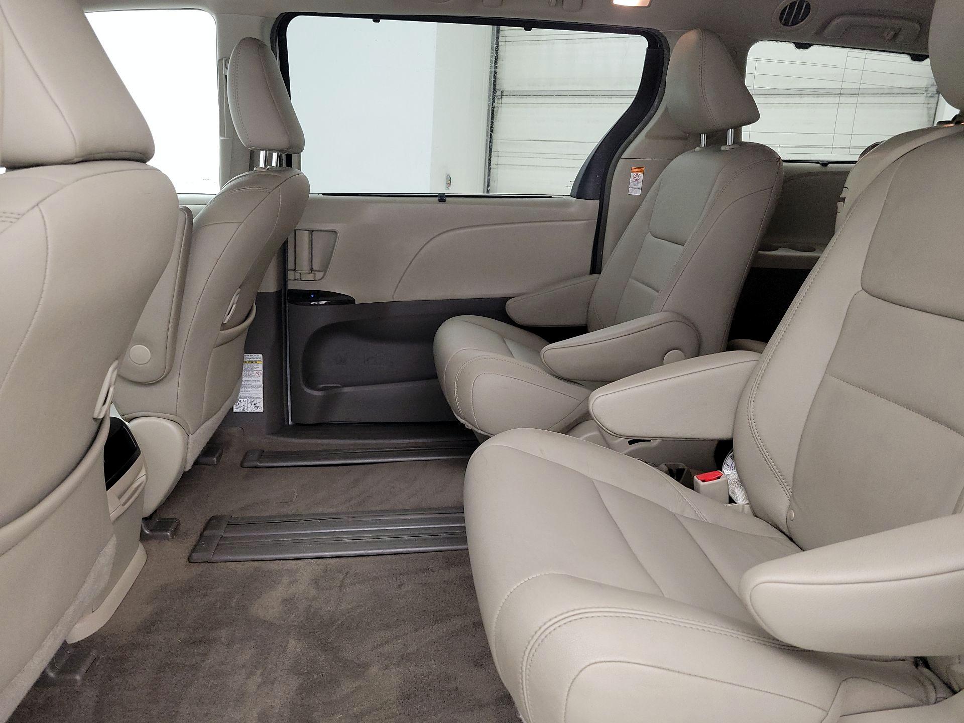 Thumbnail: 2017 Toyota Sienna - 19