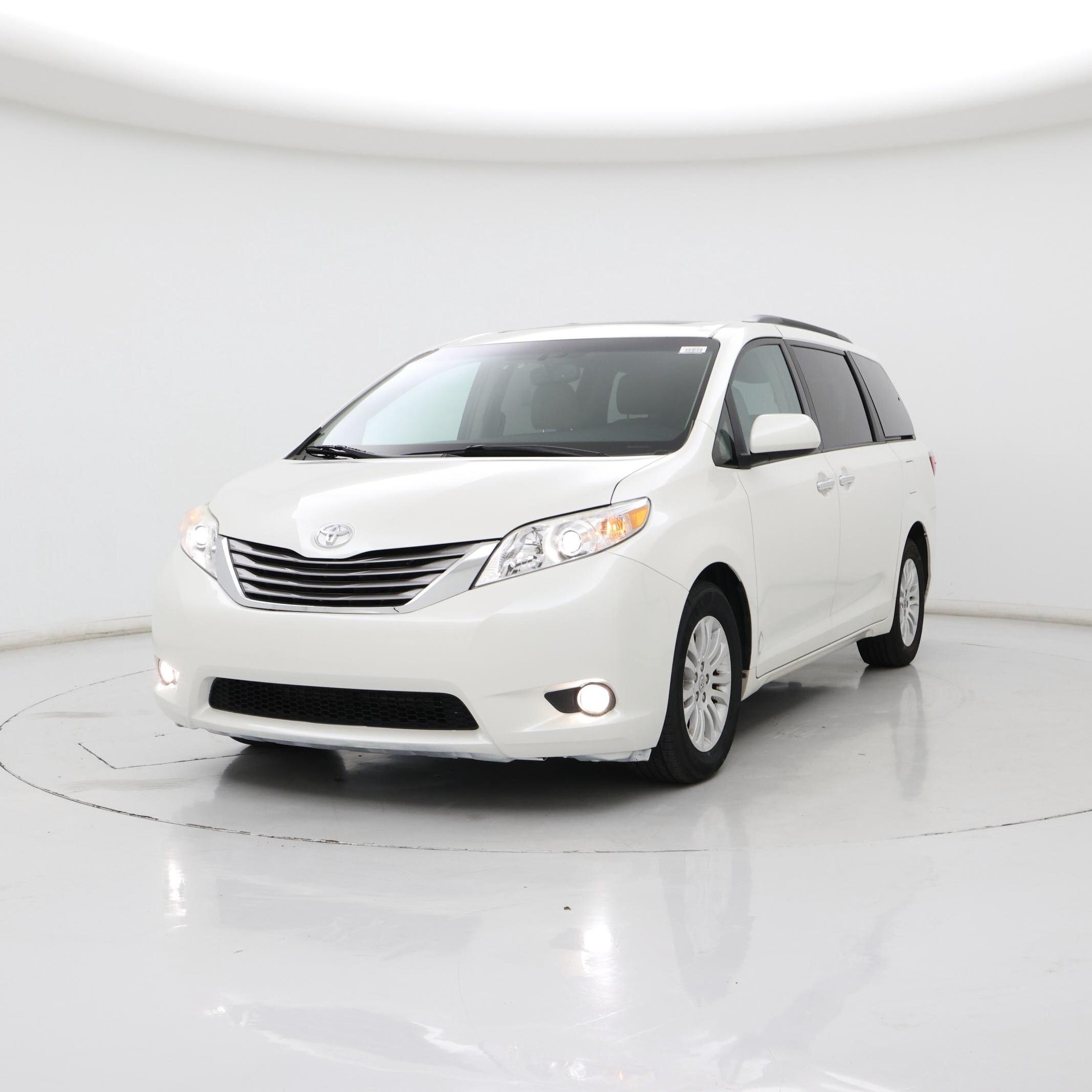Thumbnail: 2017 Toyota Sienna - 4