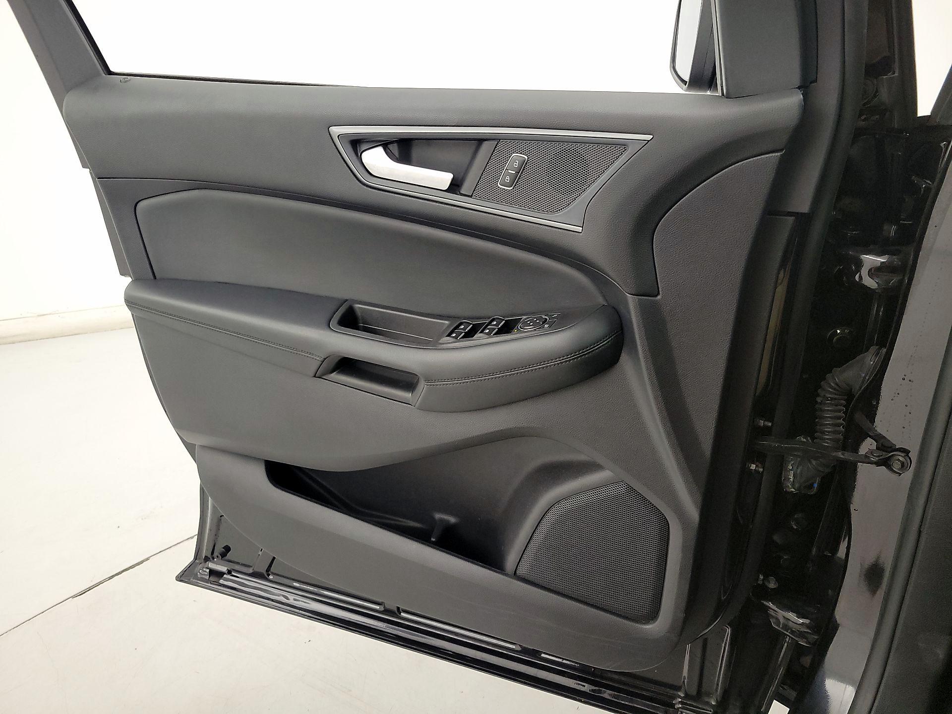 Thumbnail: 2020 Ford Edge - 12