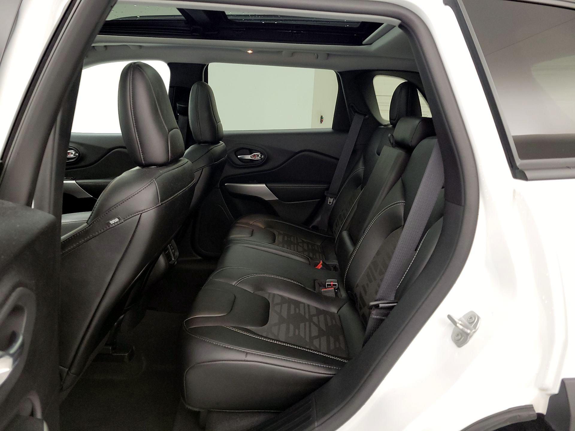 Thumbnail: 2022 Jeep Cherokee - 16