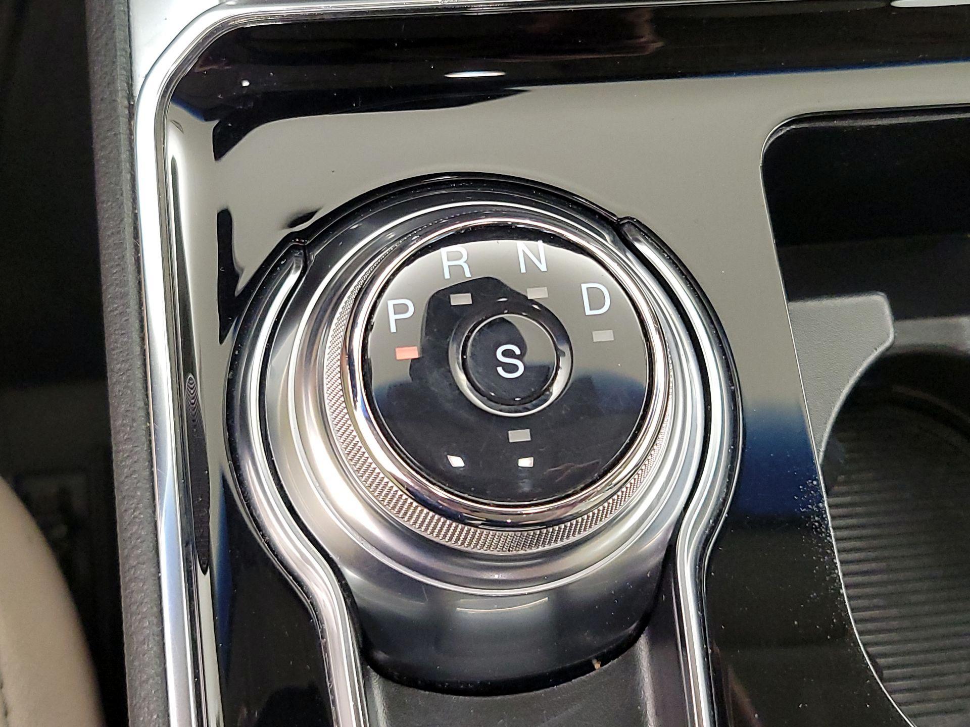 Thumbnail: 2020 Ford Edge - 17