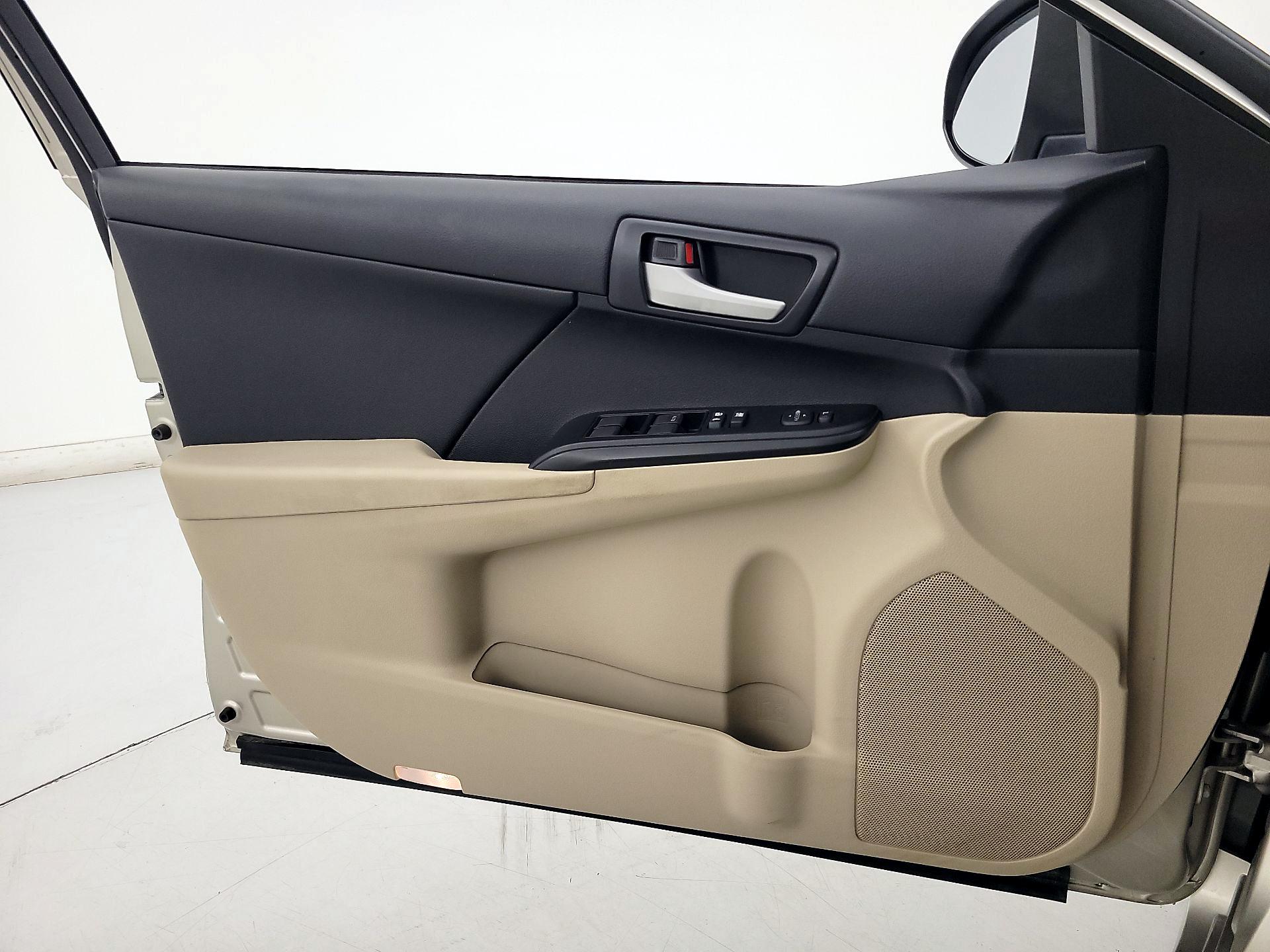 Thumbnail: 2014 Toyota Camry - 12