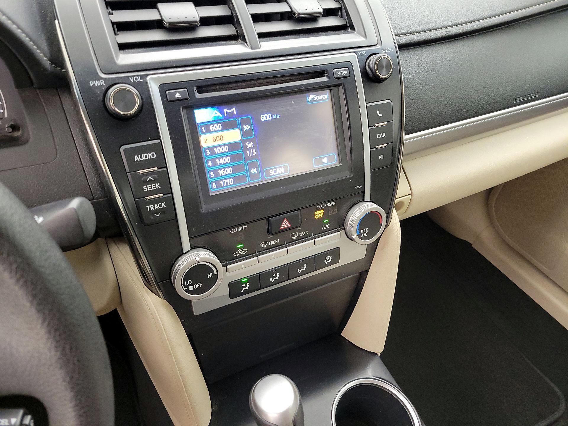 Thumbnail: 2014 Toyota Camry - 13