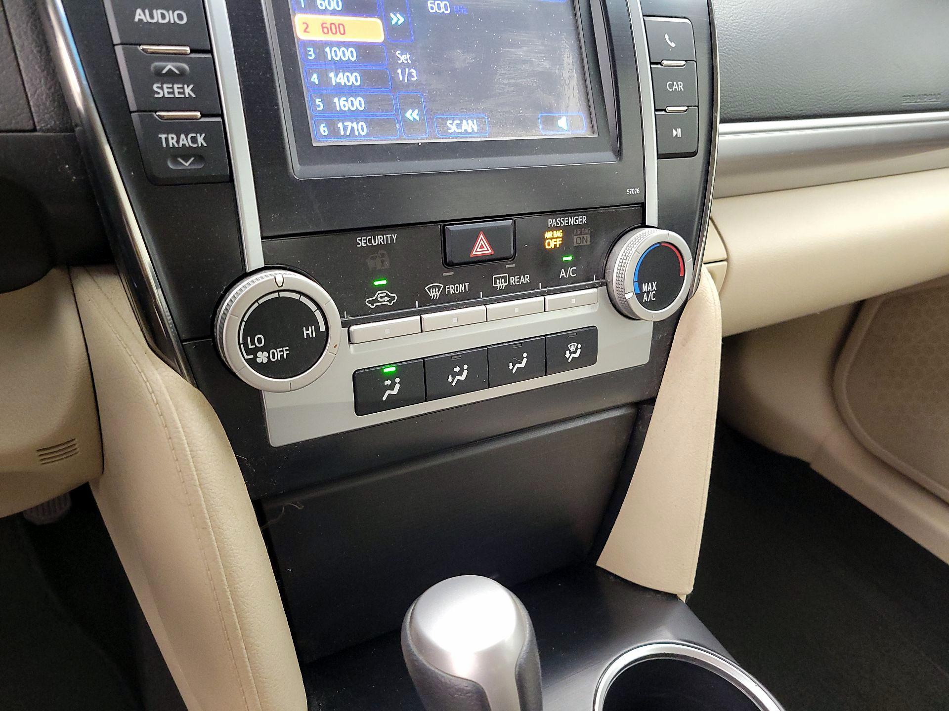 Thumbnail: 2014 Toyota Camry - 14