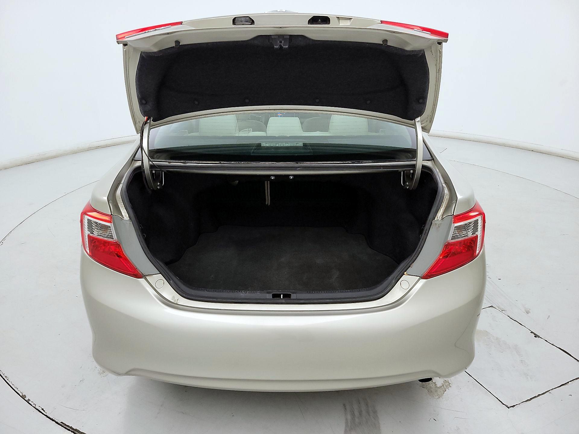 Thumbnail: 2014 Toyota Camry - 17
