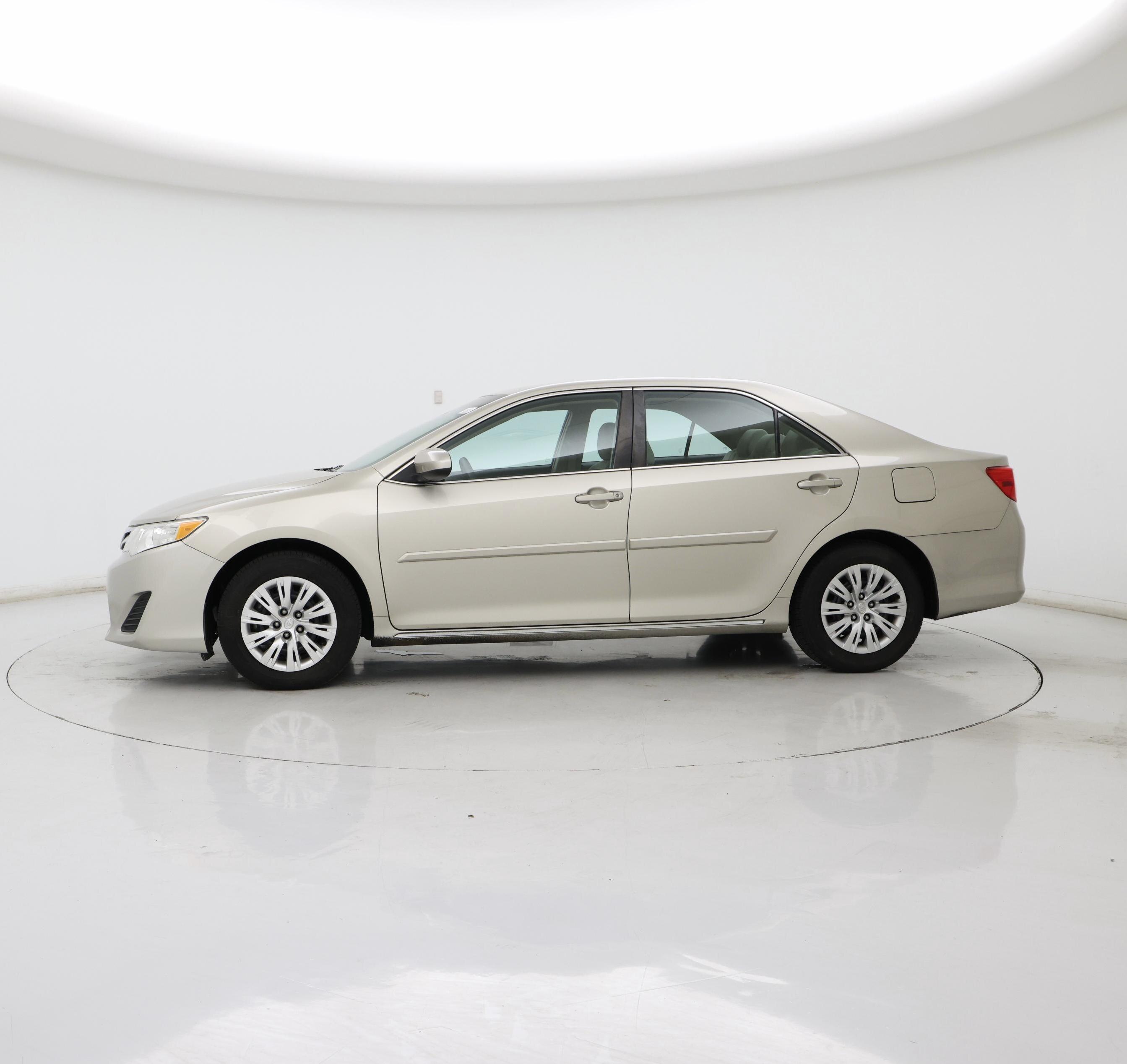 Thumbnail: 2014 Toyota Camry - 3