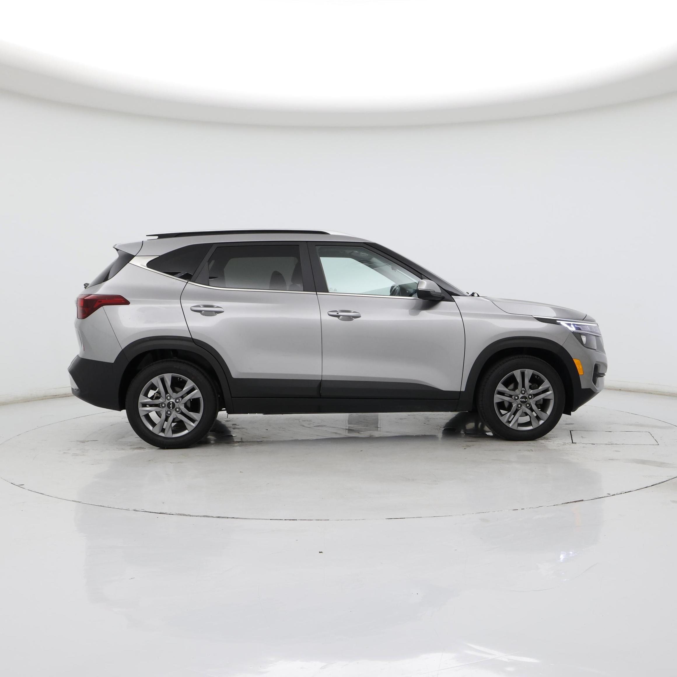 Thumbnail: 2023 Kia Seltos - 7