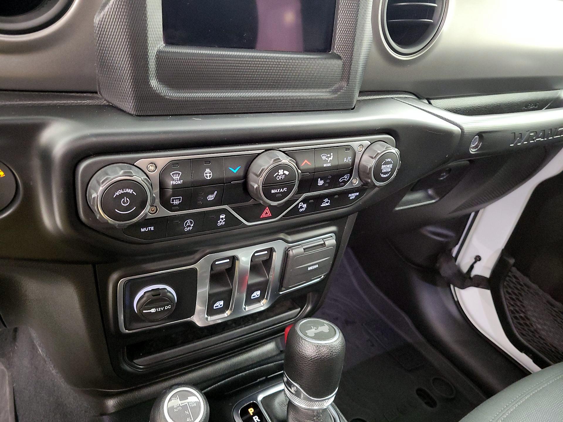 Thumbnail: 2022 Jeep Wrangler - 15