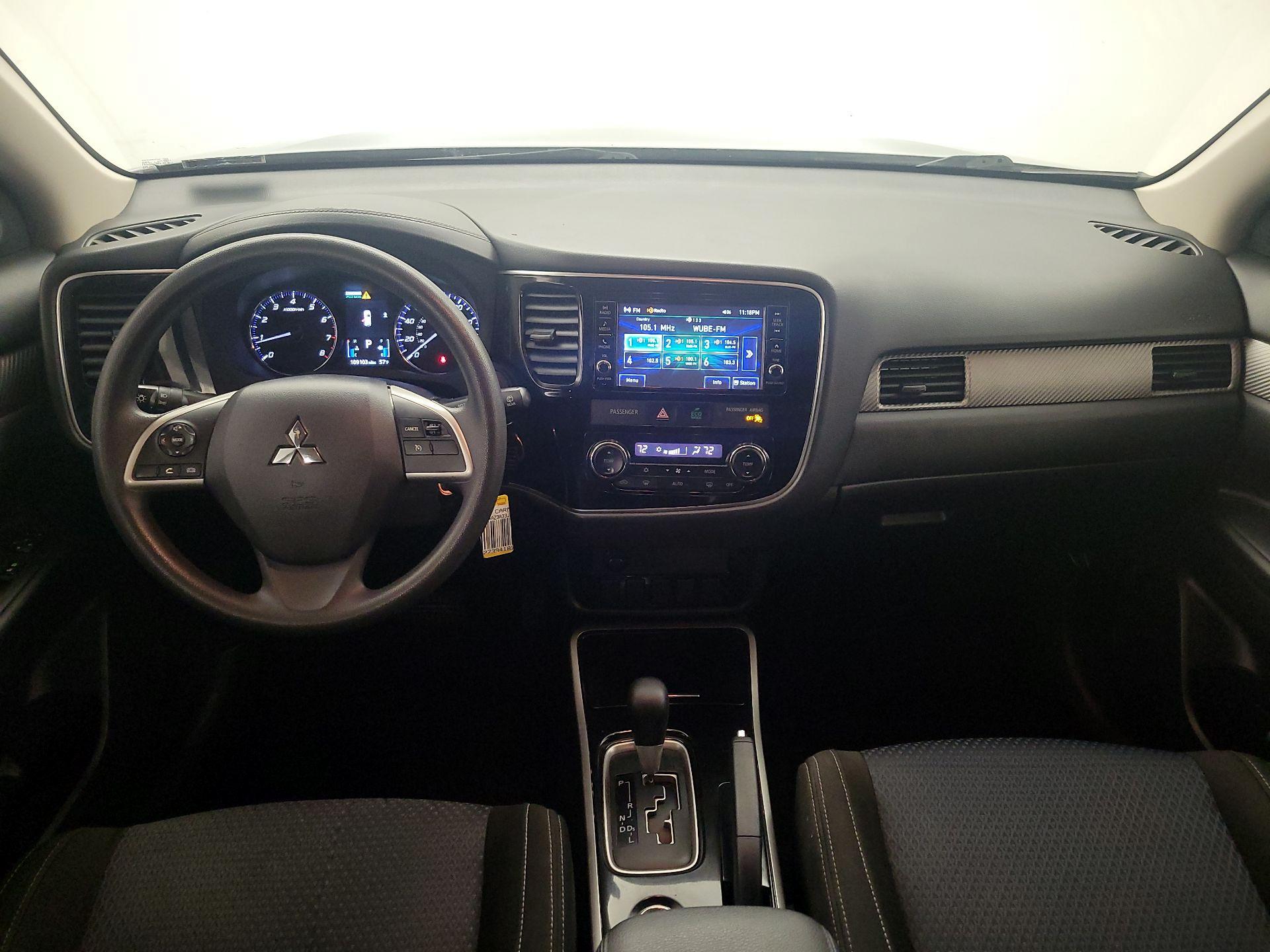 Thumbnail: 2018 Mitsubishi Outlander - 9