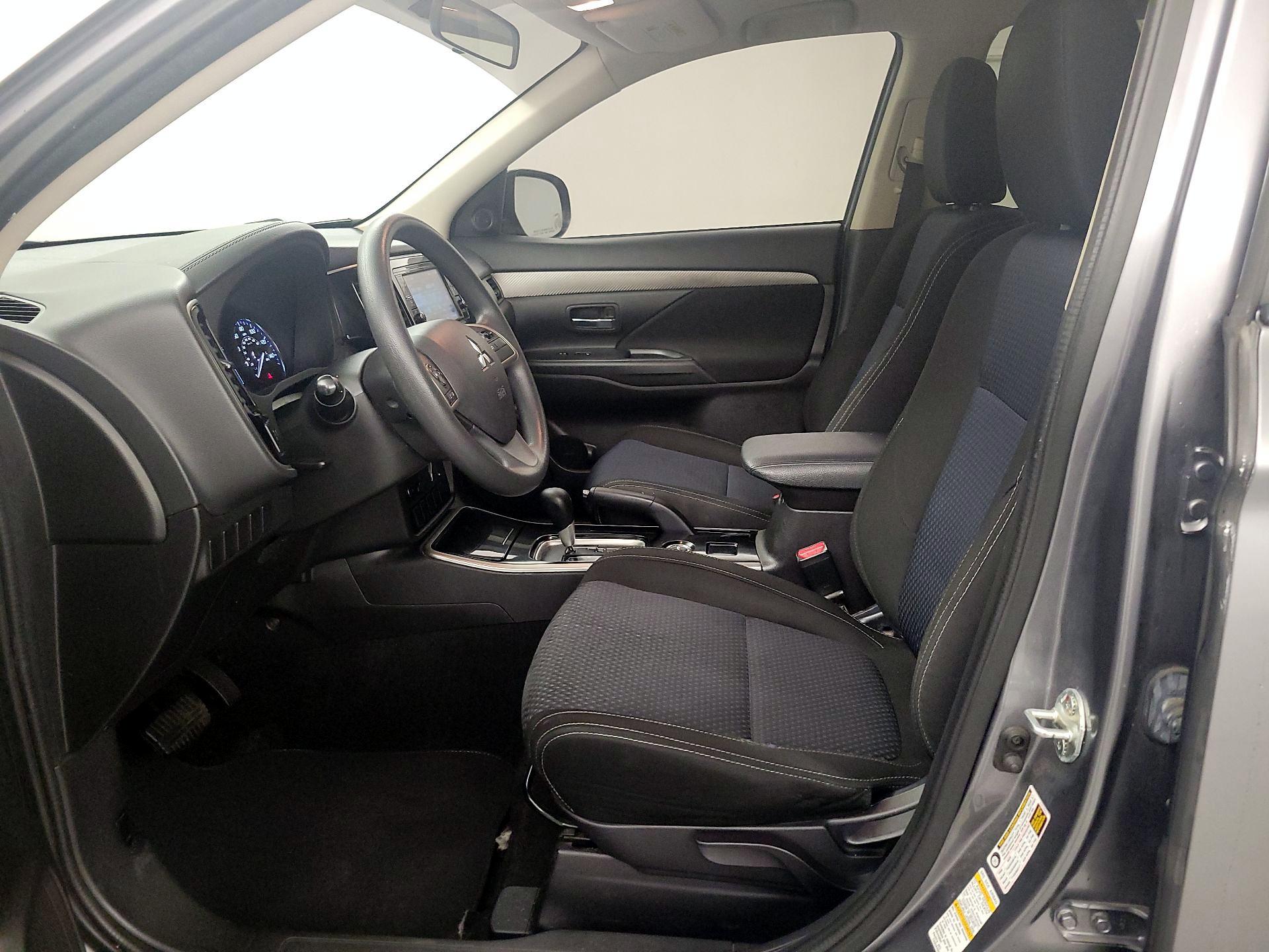 Thumbnail: 2018 Mitsubishi Outlander - 11