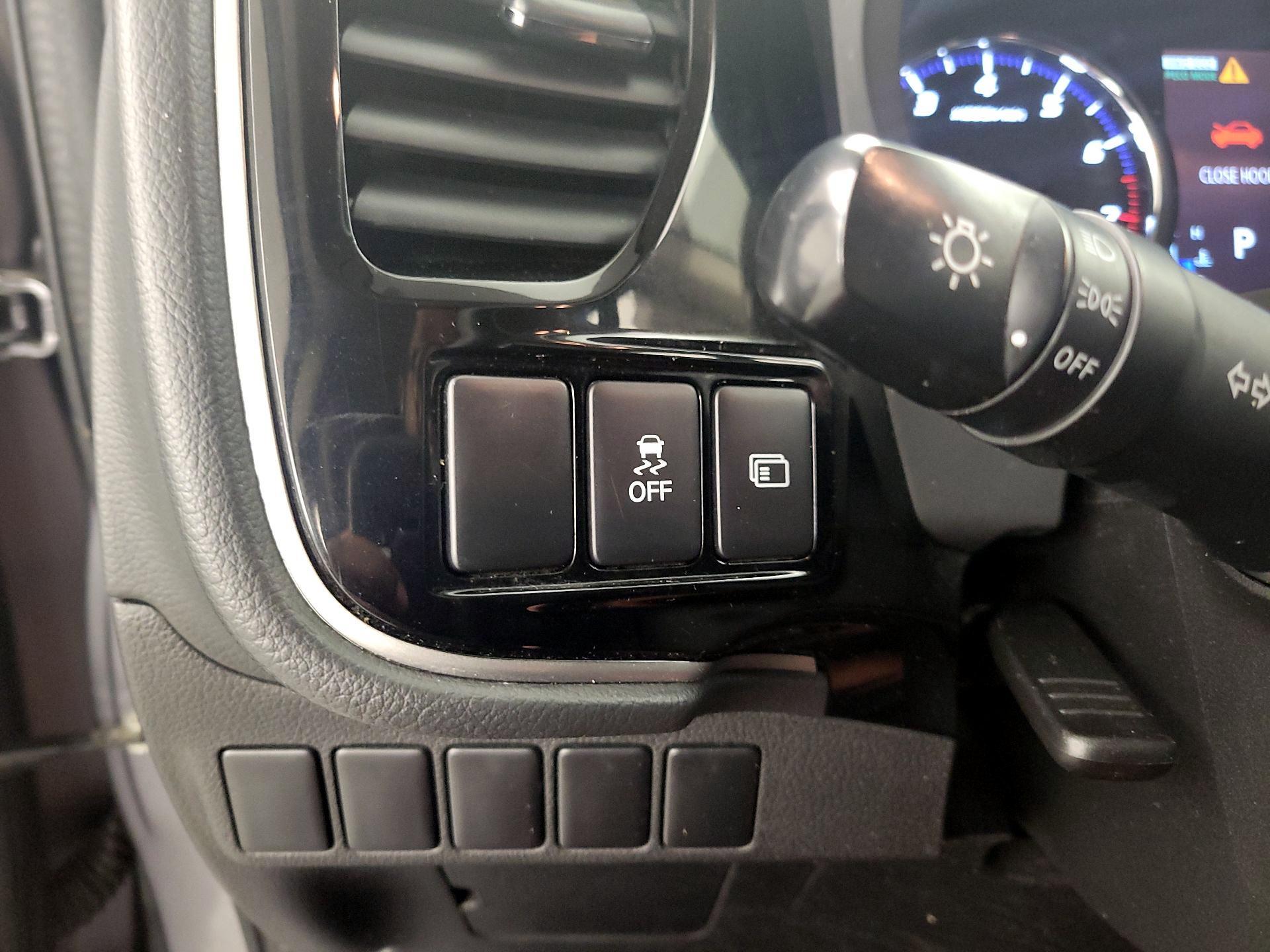 Thumbnail: 2018 Mitsubishi Outlander - 13