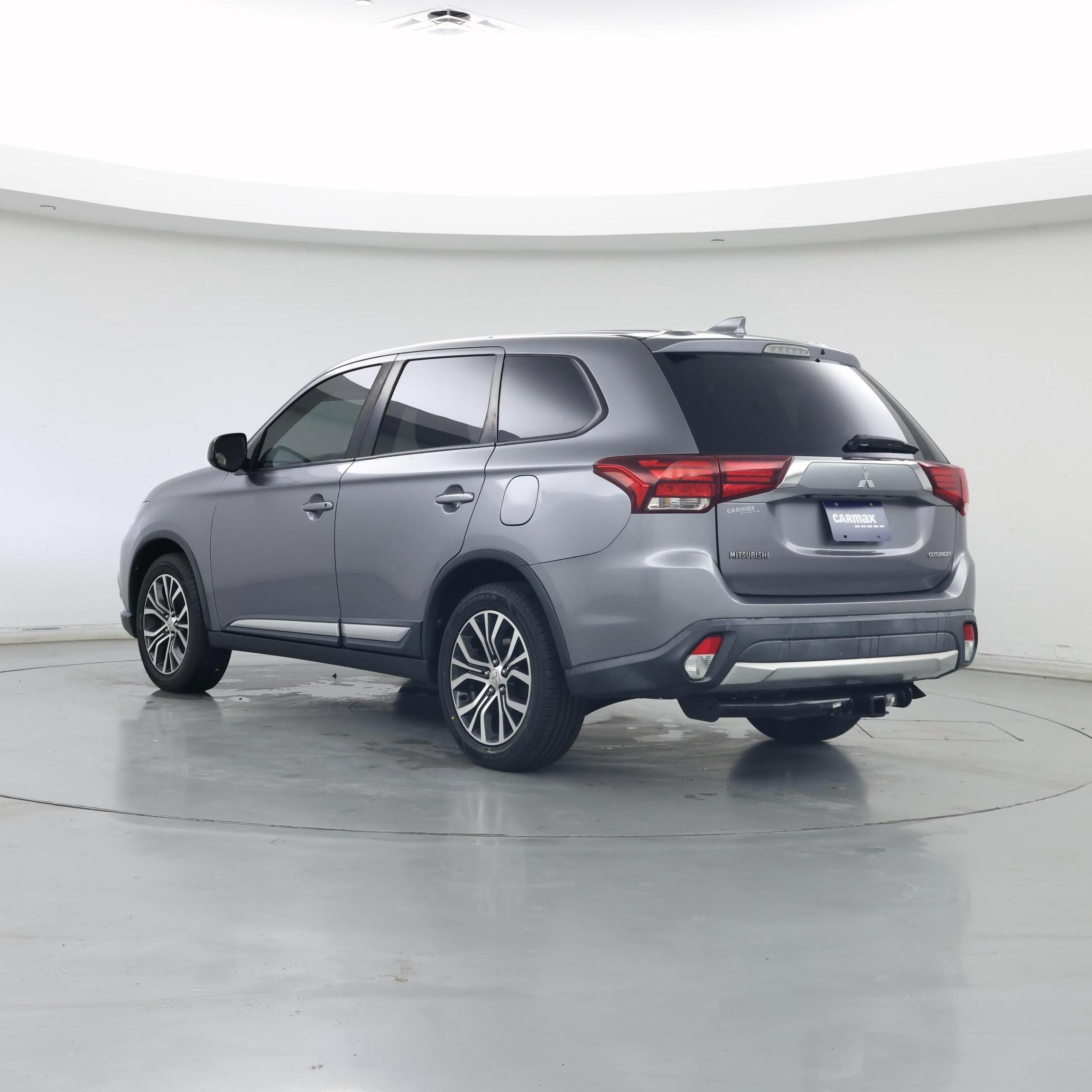 Thumbnail: 2018 Mitsubishi Outlander - 2