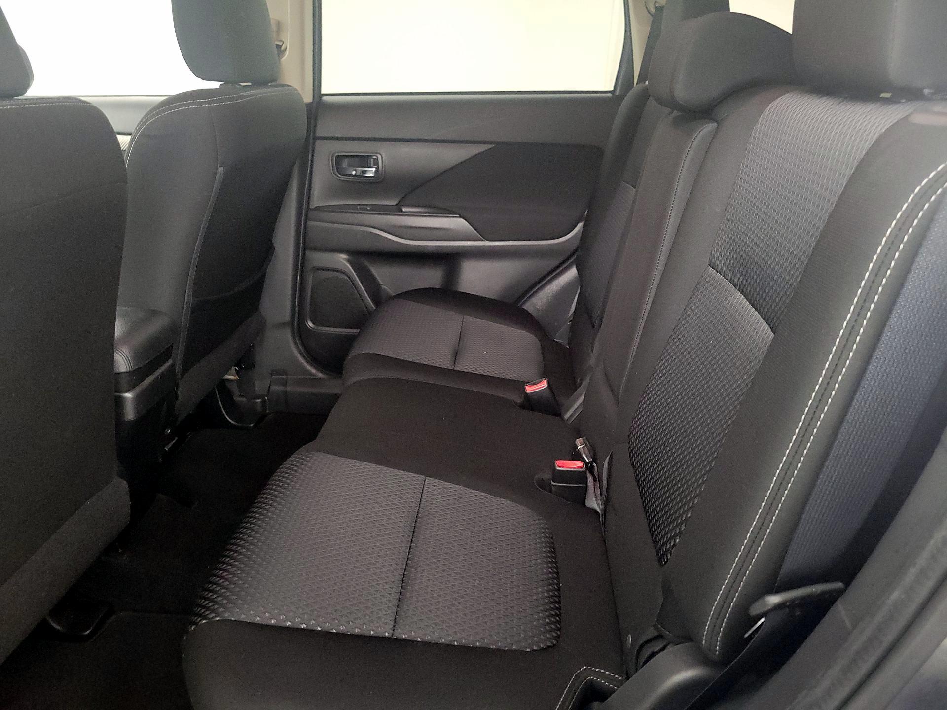 Thumbnail: 2018 Mitsubishi Outlander - 19