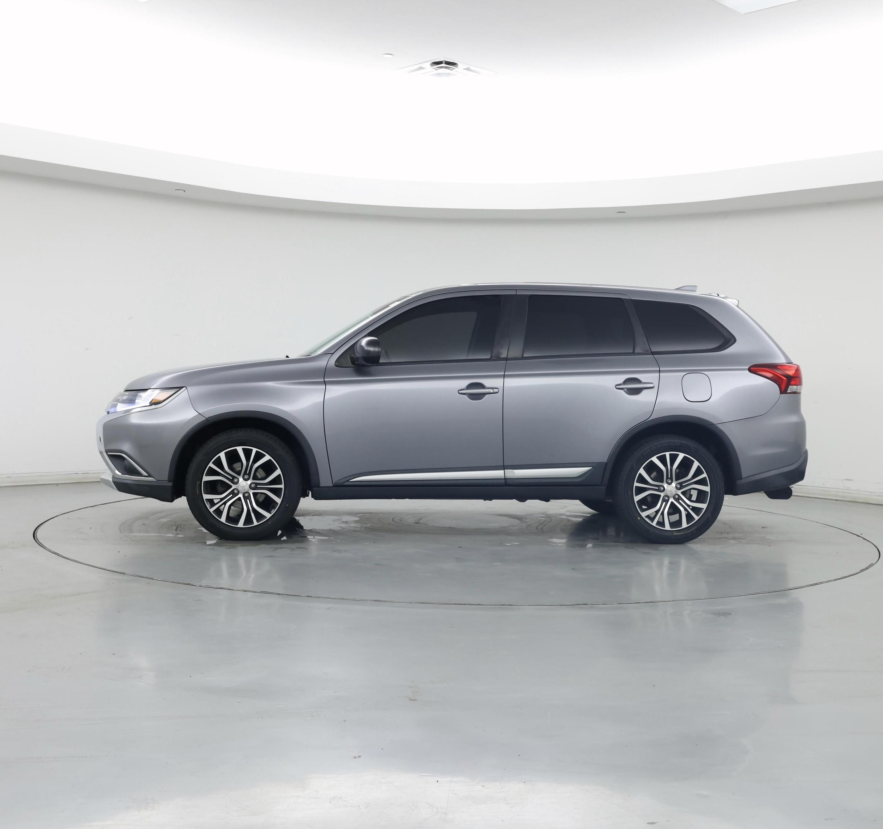 Thumbnail: 2018 Mitsubishi Outlander - 3