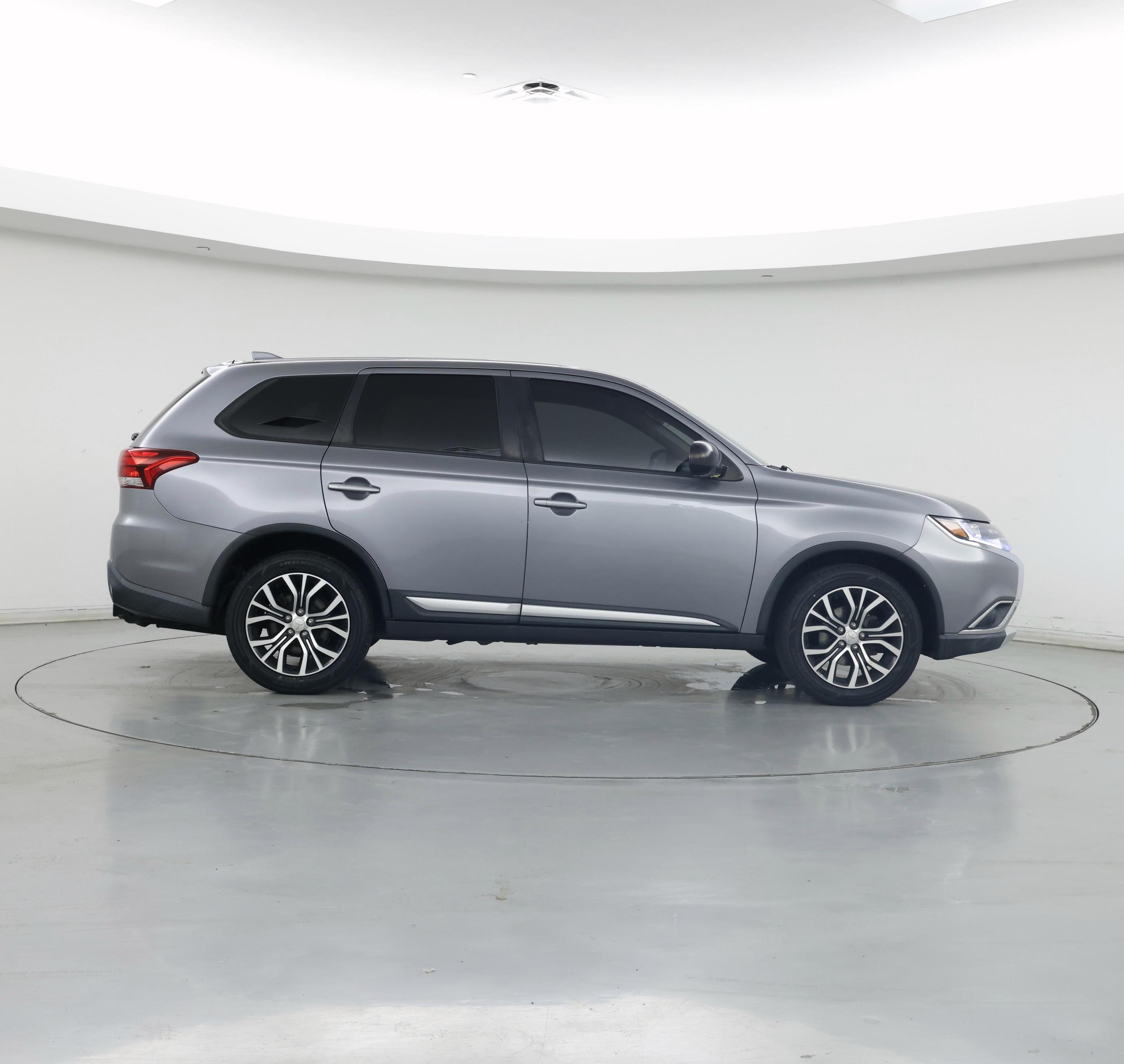 Thumbnail: 2018 Mitsubishi Outlander - 7