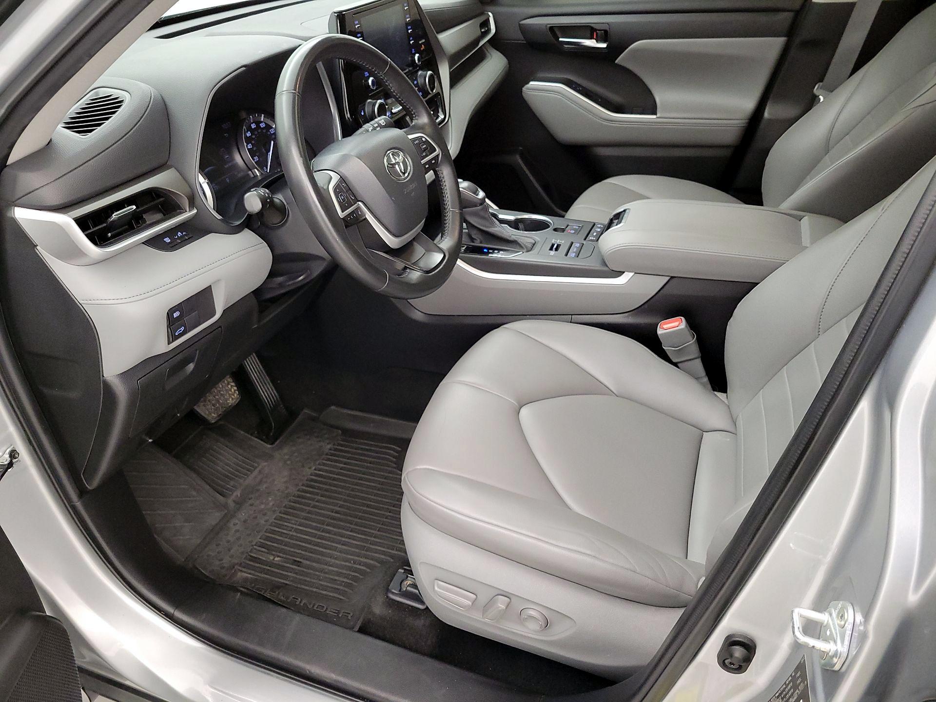 Thumbnail: 2022 Toyota Highlander - 11