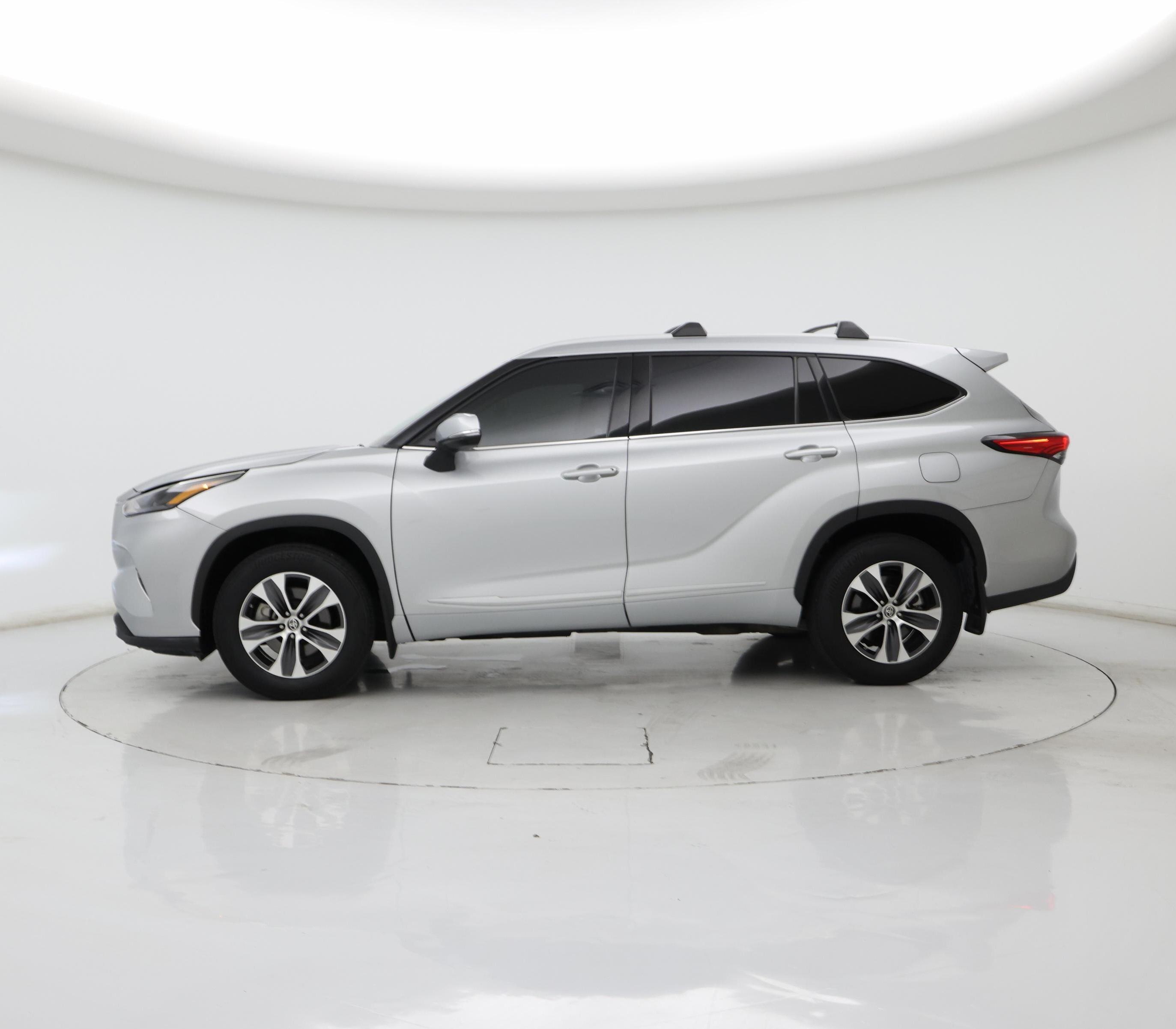 Thumbnail: 2022 Toyota Highlander - 3