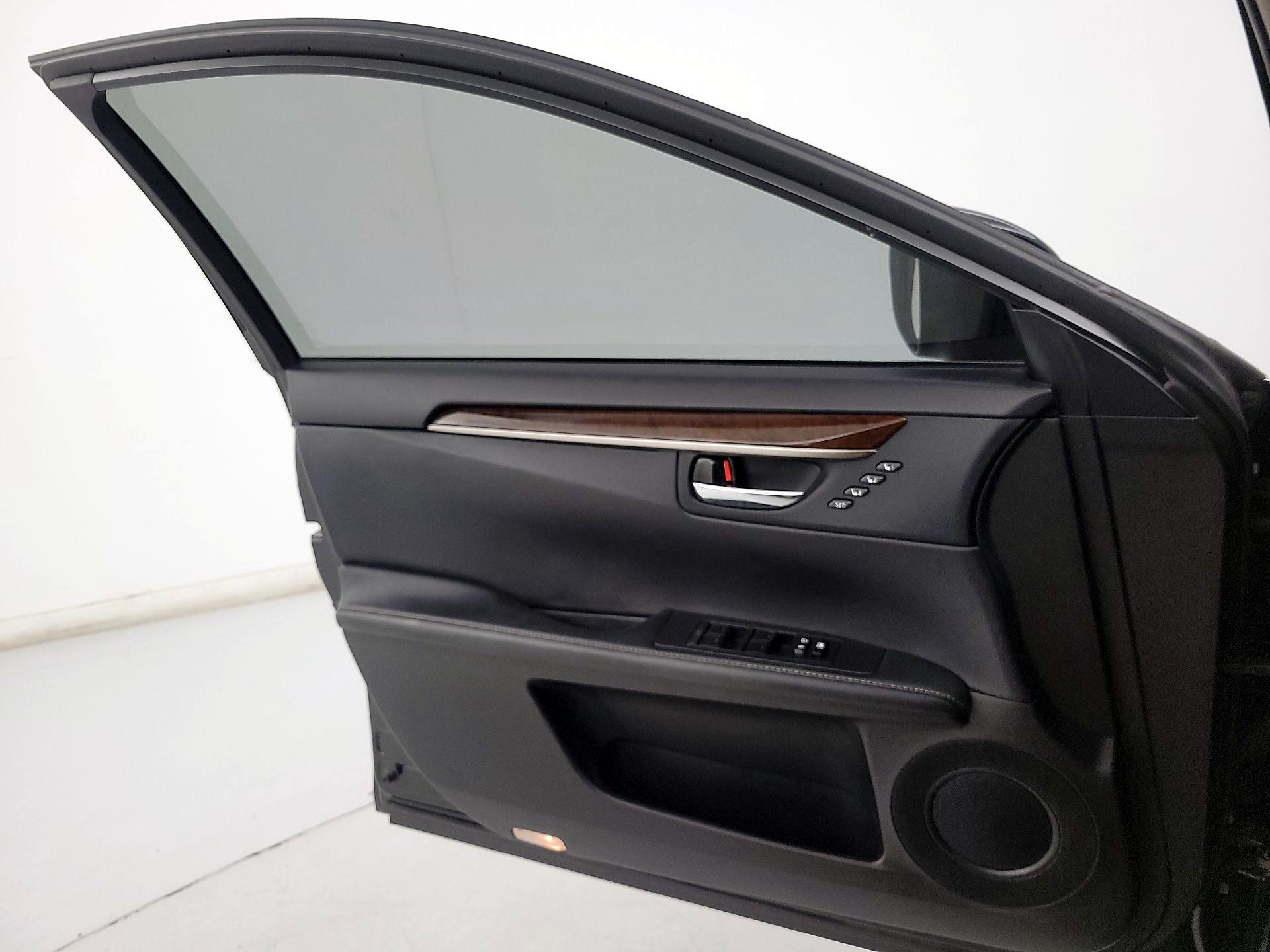 Thumbnail: 2014 Lexus ES - 12