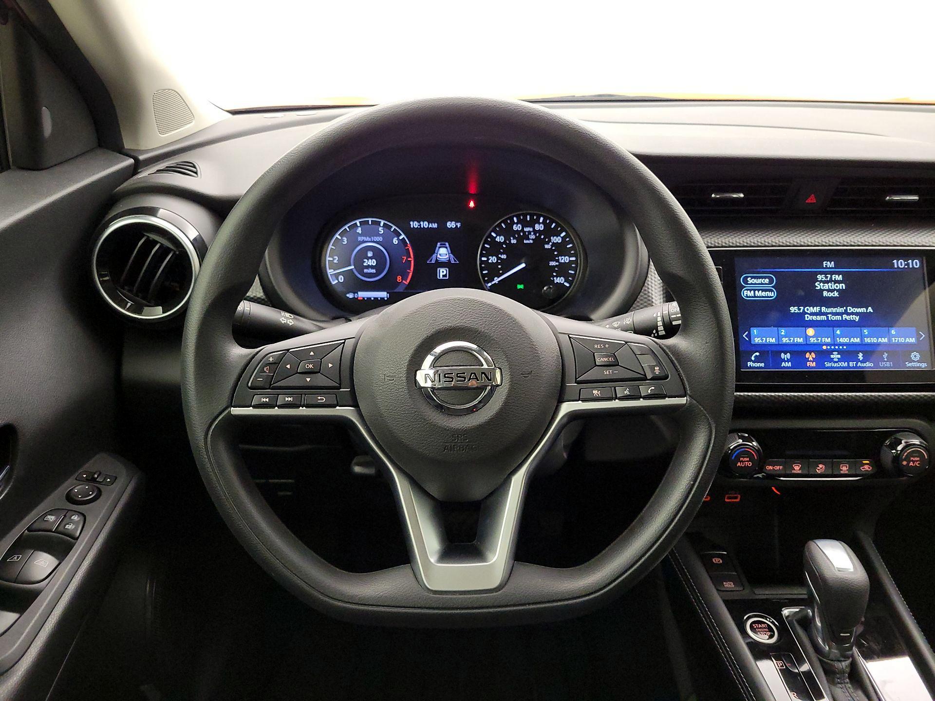 Thumbnail: 2021 Nissan Kicks - 10